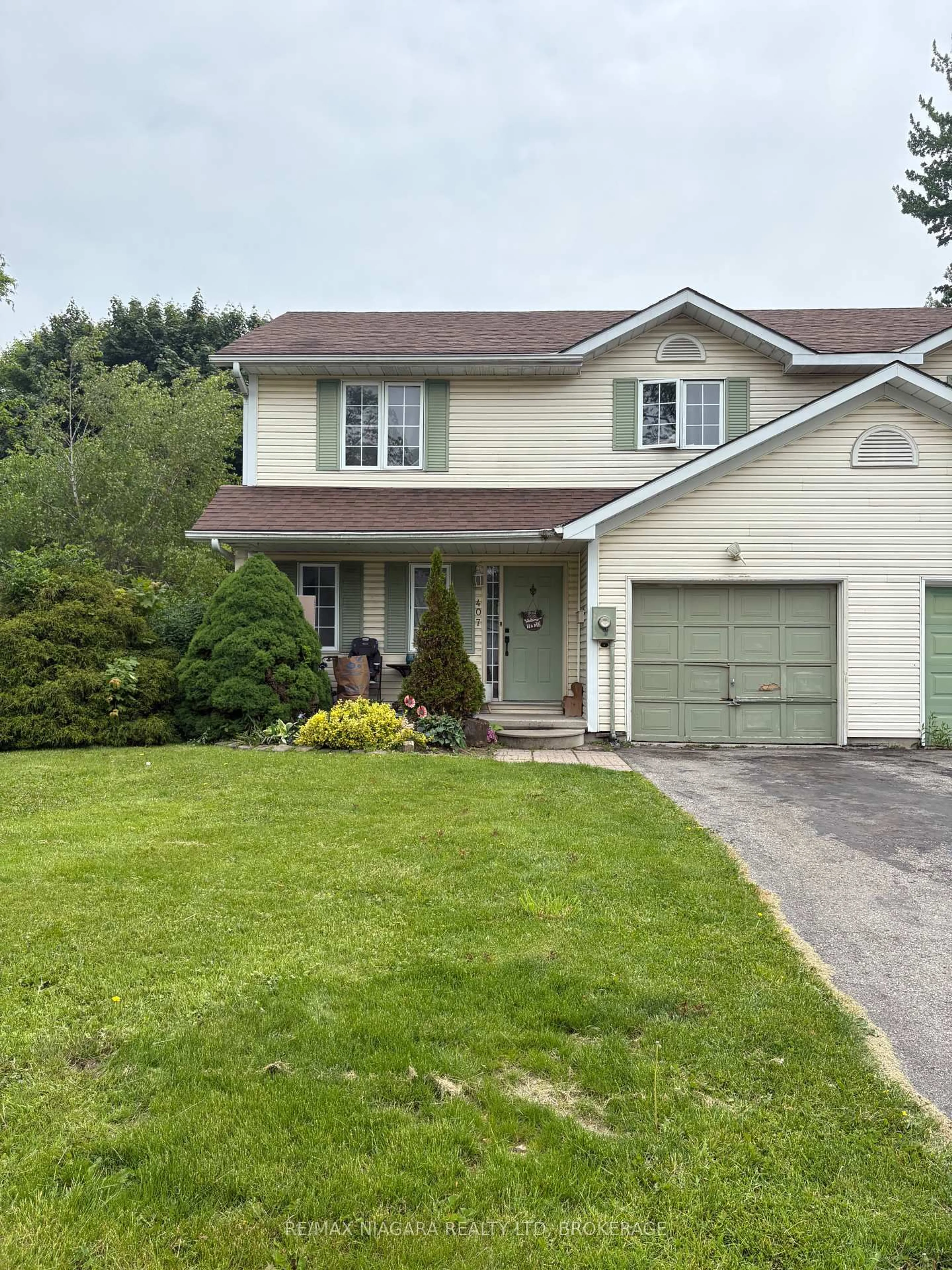Home with vinyl exterior material, street for 407 Tamarac St, Haldimand Ontario N1A 2C9