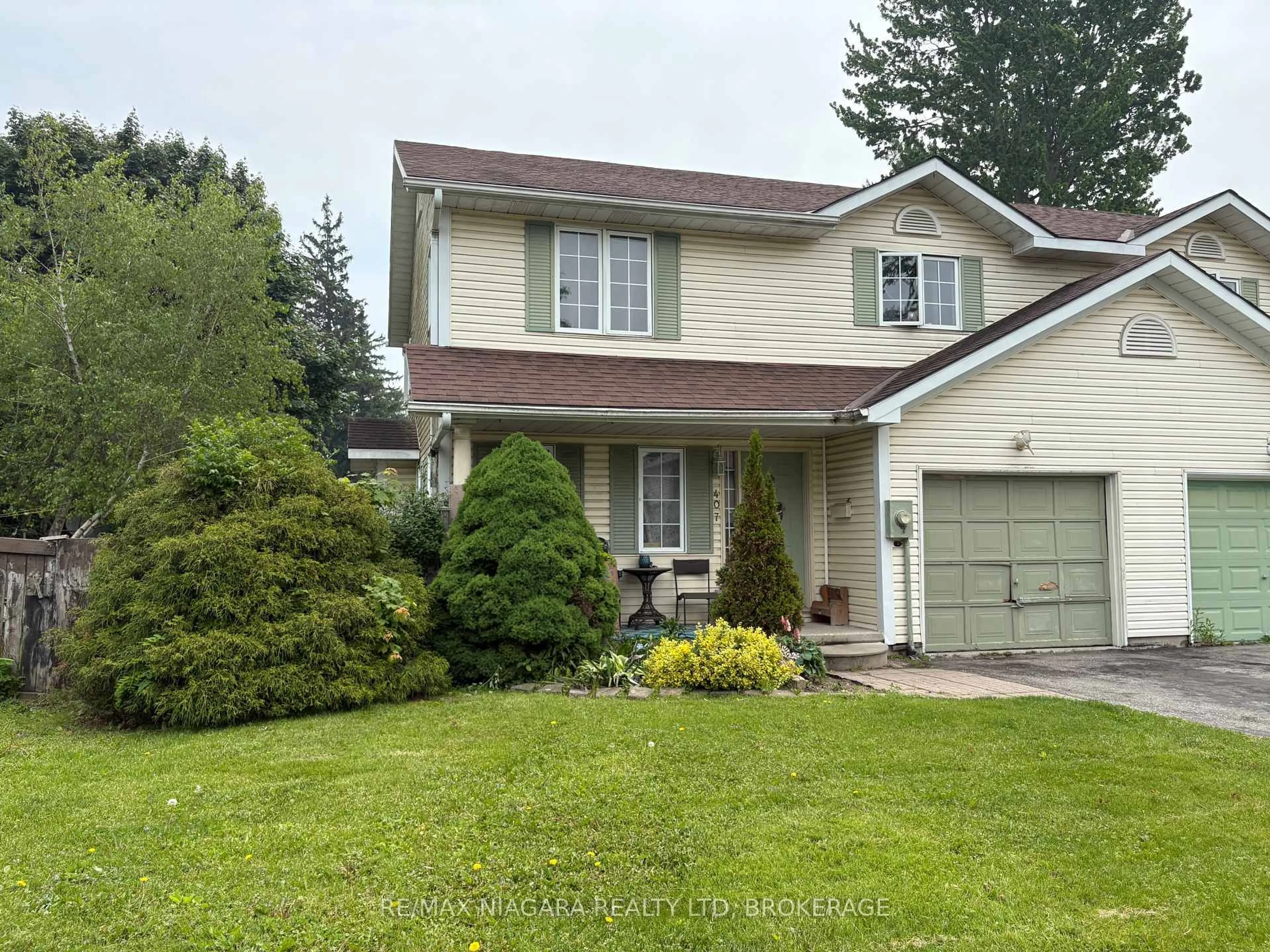 Home with vinyl exterior material, street for 407 Tamarac St, Haldimand Ontario N1A 2C9