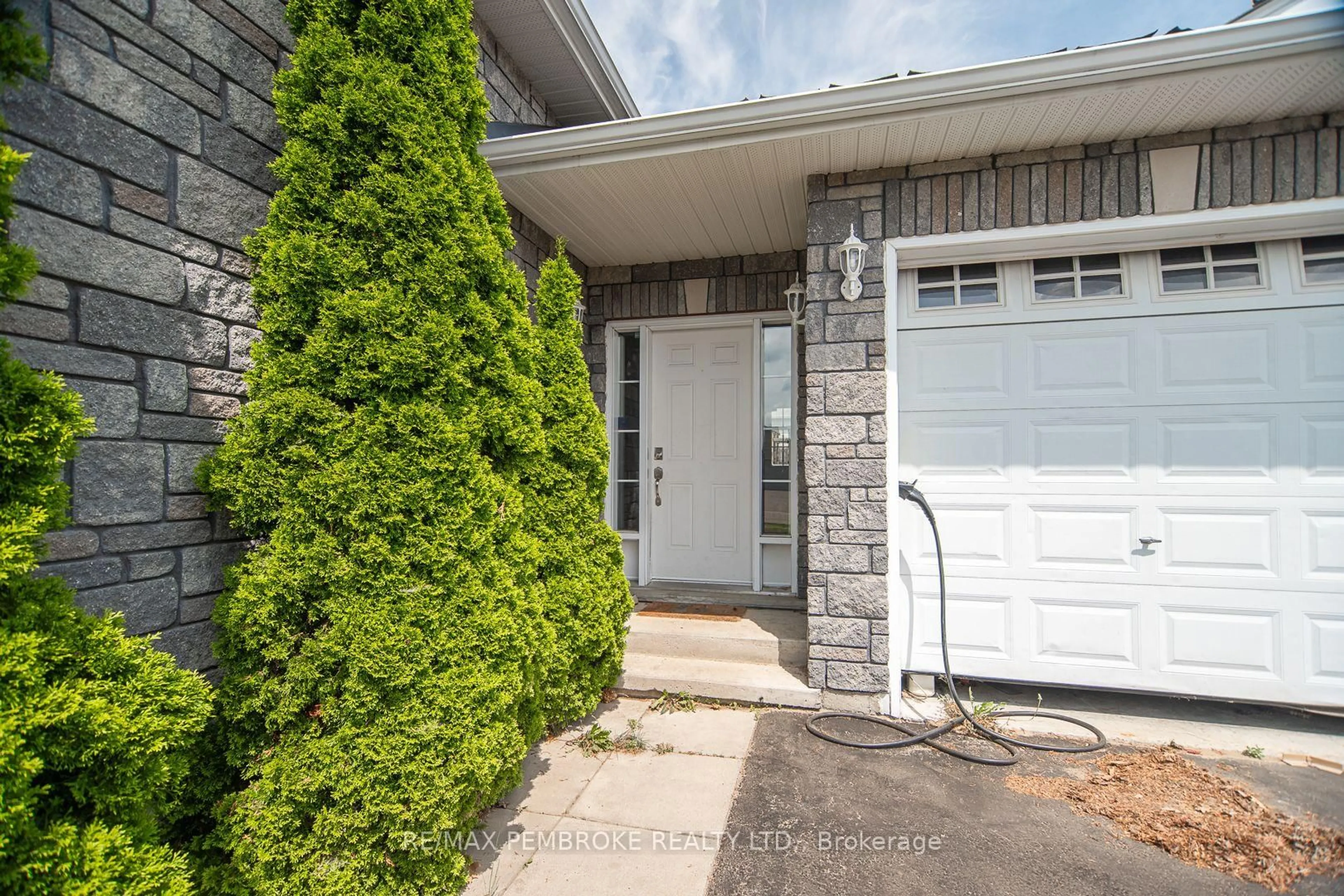 Unknown for 1008 LIMESTONE Tr, Petawawa Ontario K8H 0A6