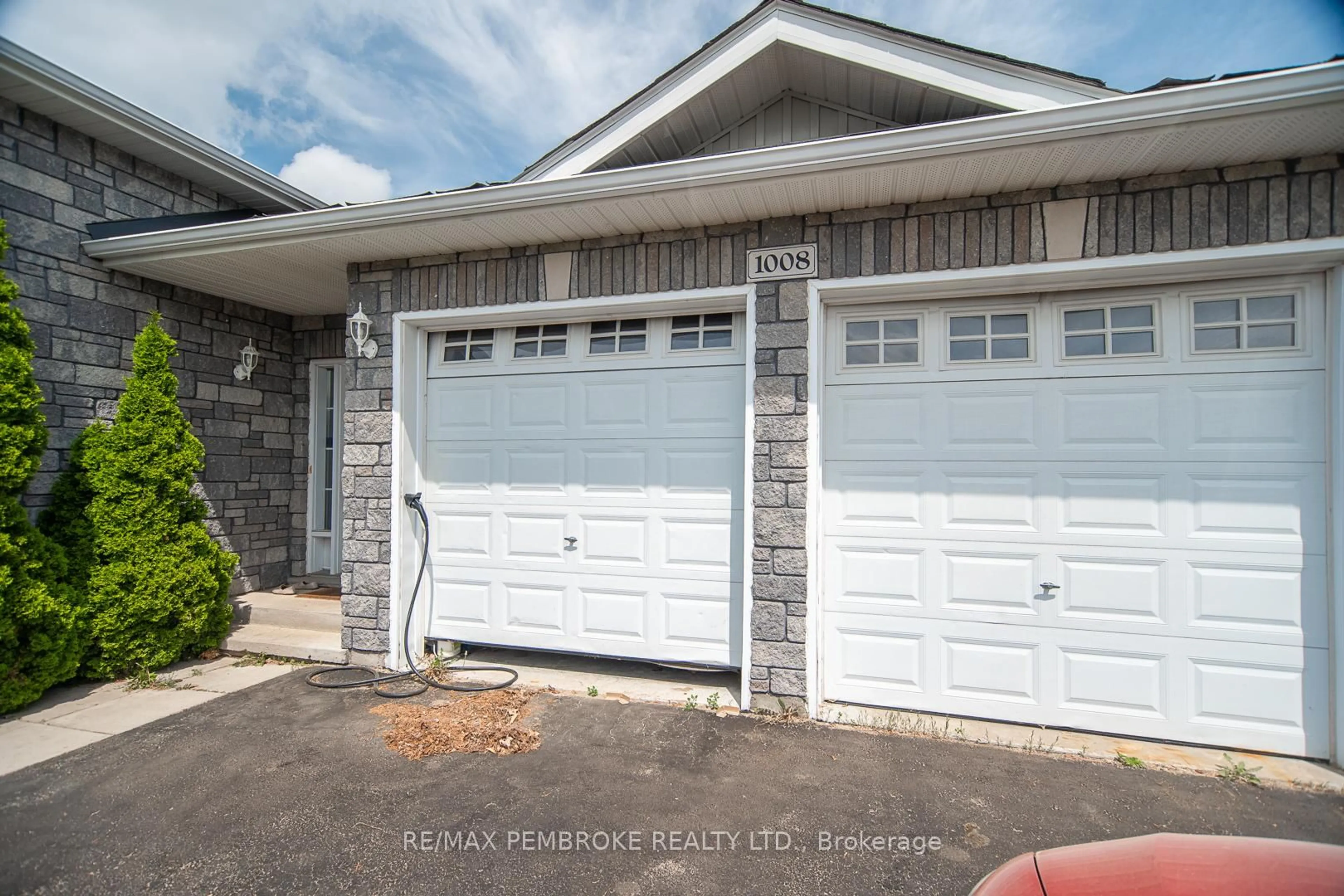 Indoor garage for 1008 LIMESTONE Tr, Petawawa Ontario K8H 0A6