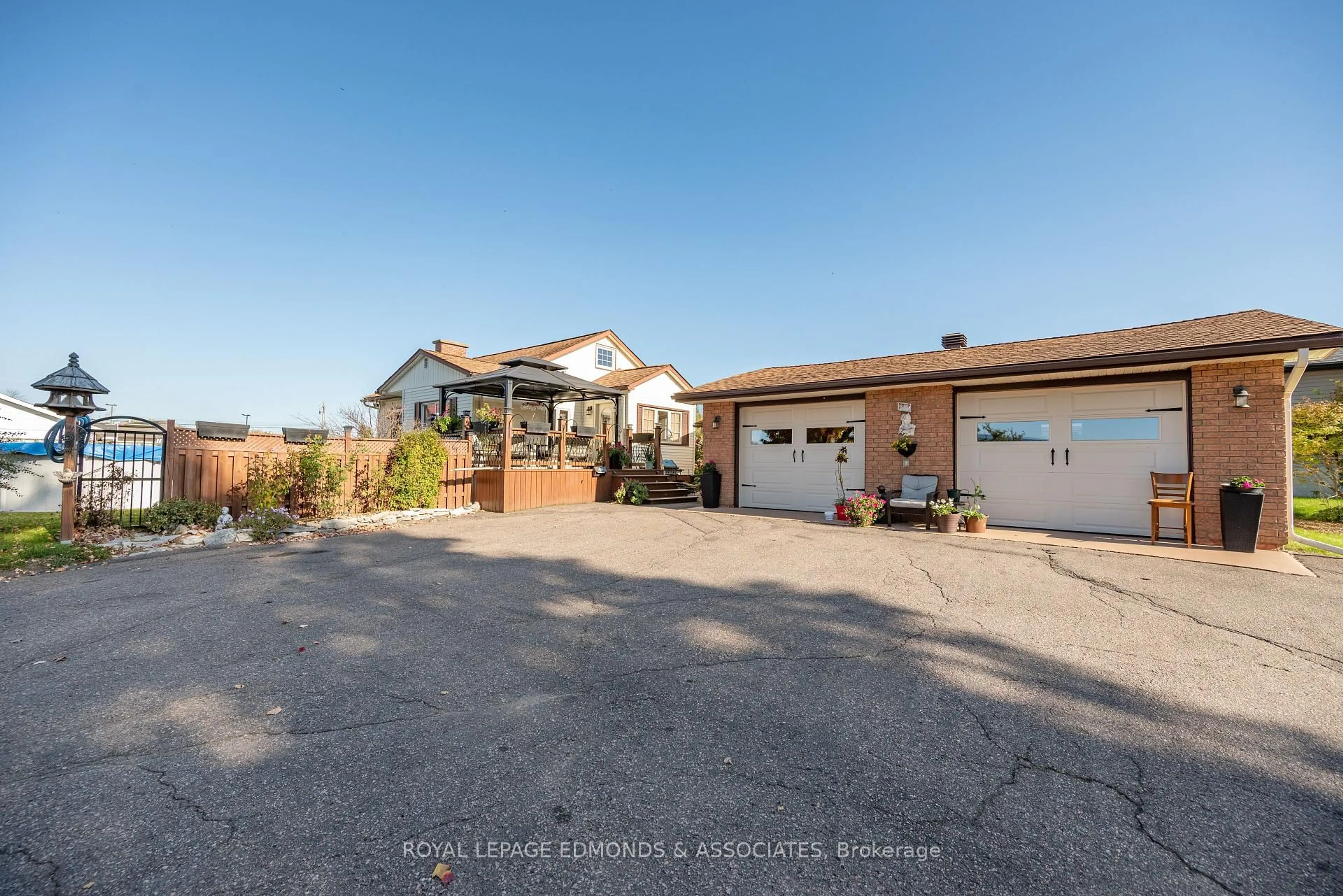 A pic from outside/outdoor area/front of a property/back of a property/a pic from drone, street for 1315 Blakely Cres, Pembroke Ontario K8A 6Z9