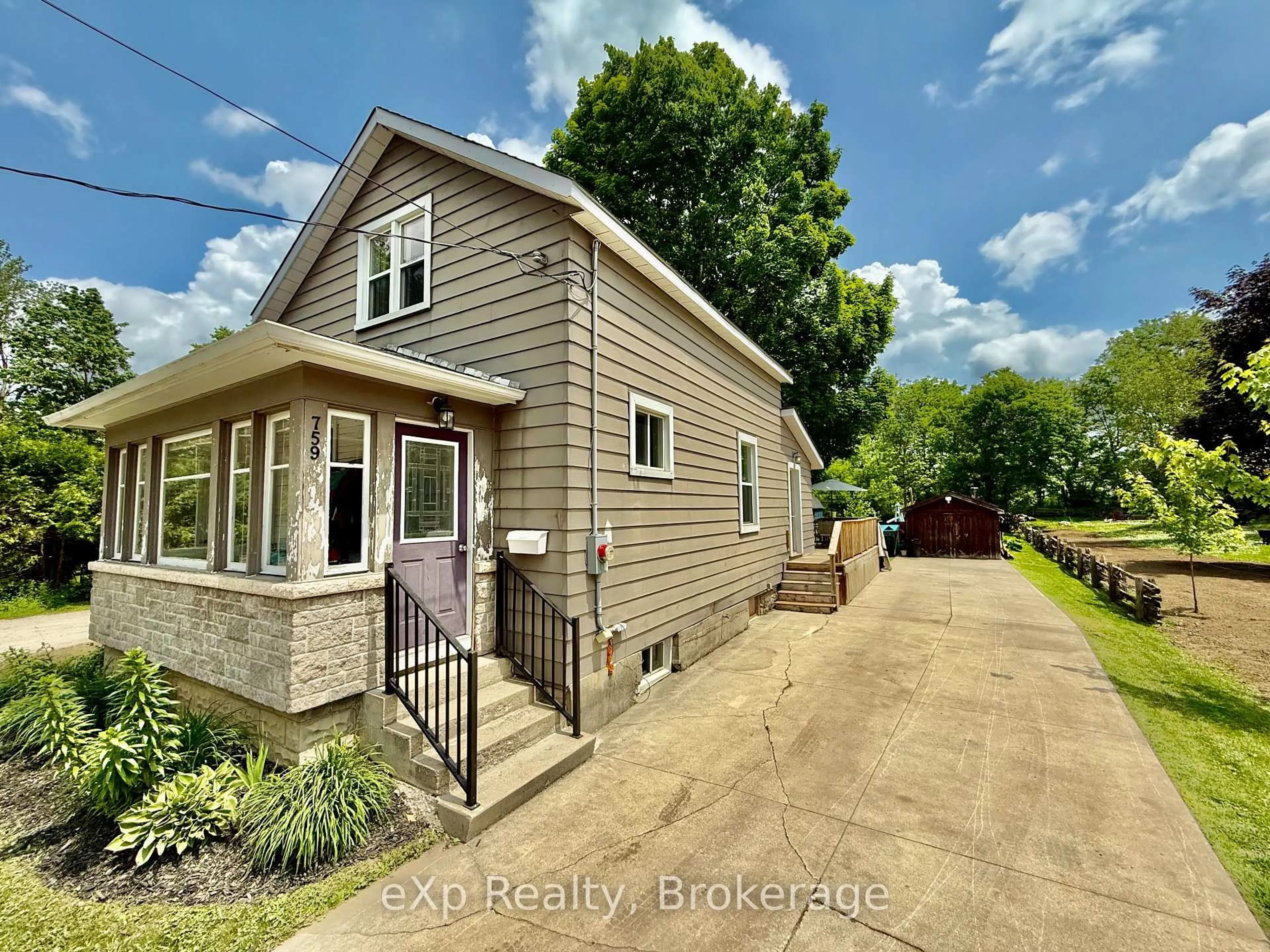 A pic from outside/outdoor area/front of a property/back of a property/a pic from drone, street for 759 8th A Ave, Hanover Ontario N4N 2L9