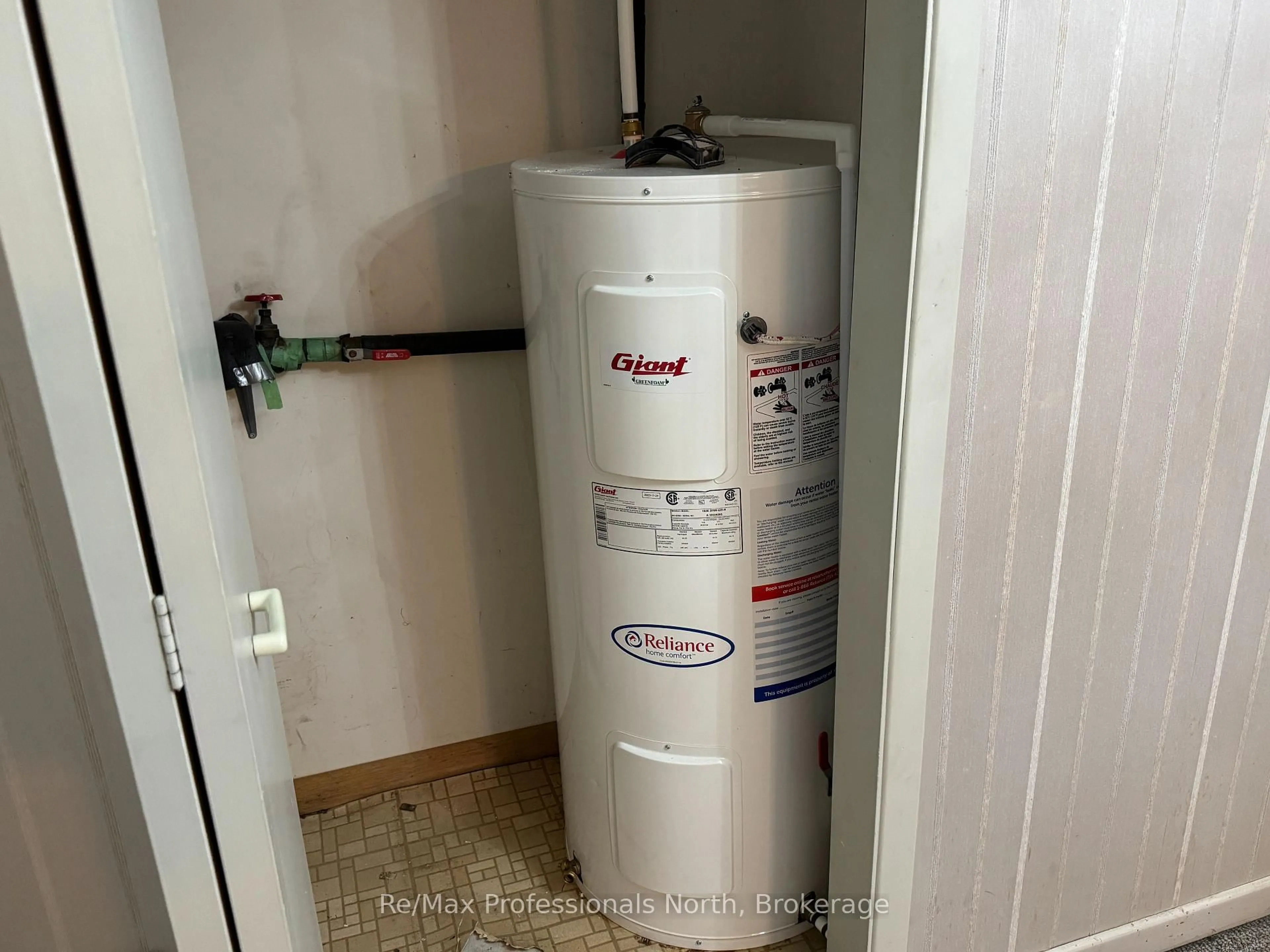 A pic of a room for 125 Taylor Rd, Bracebridge Ontario P1L 1J5
