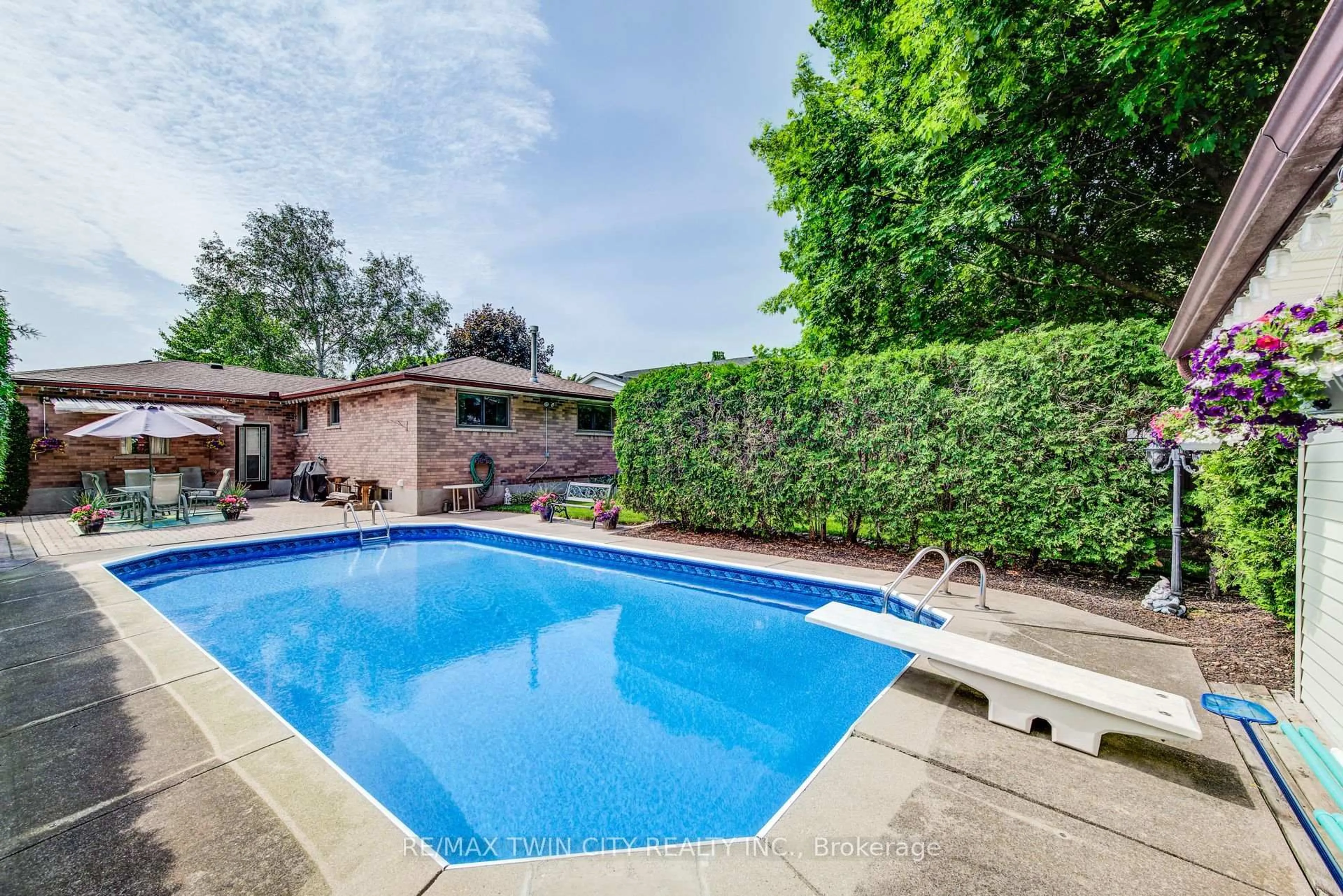 Pool for 118 Partridge Pl, Waterloo Ontario N2V 1S6