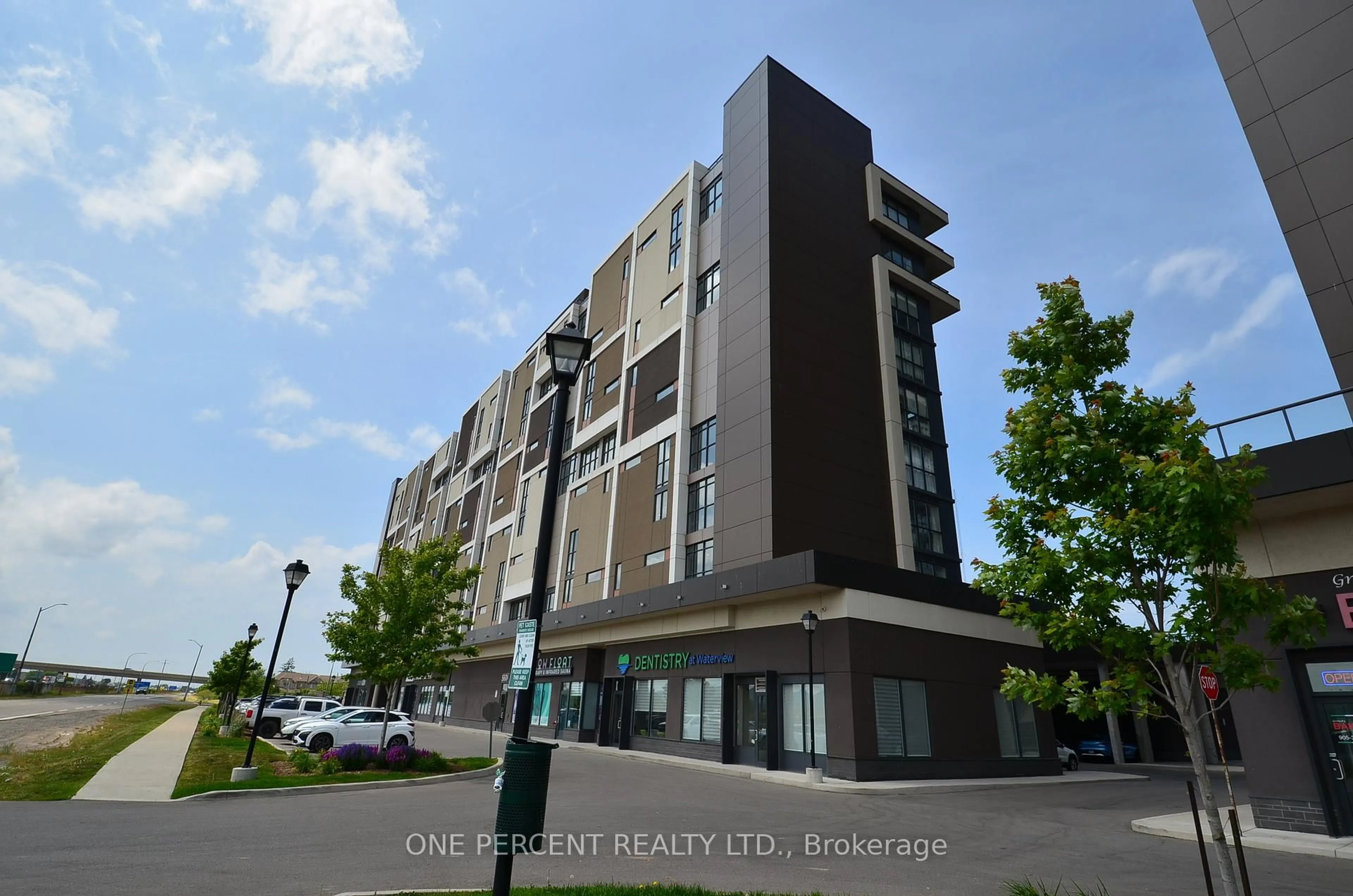 A pic from outside/outdoor area/front of a property/back of a property/a pic from drone, building for 560 North Service Rd #605, Grimsby Ontario L3M 0G3