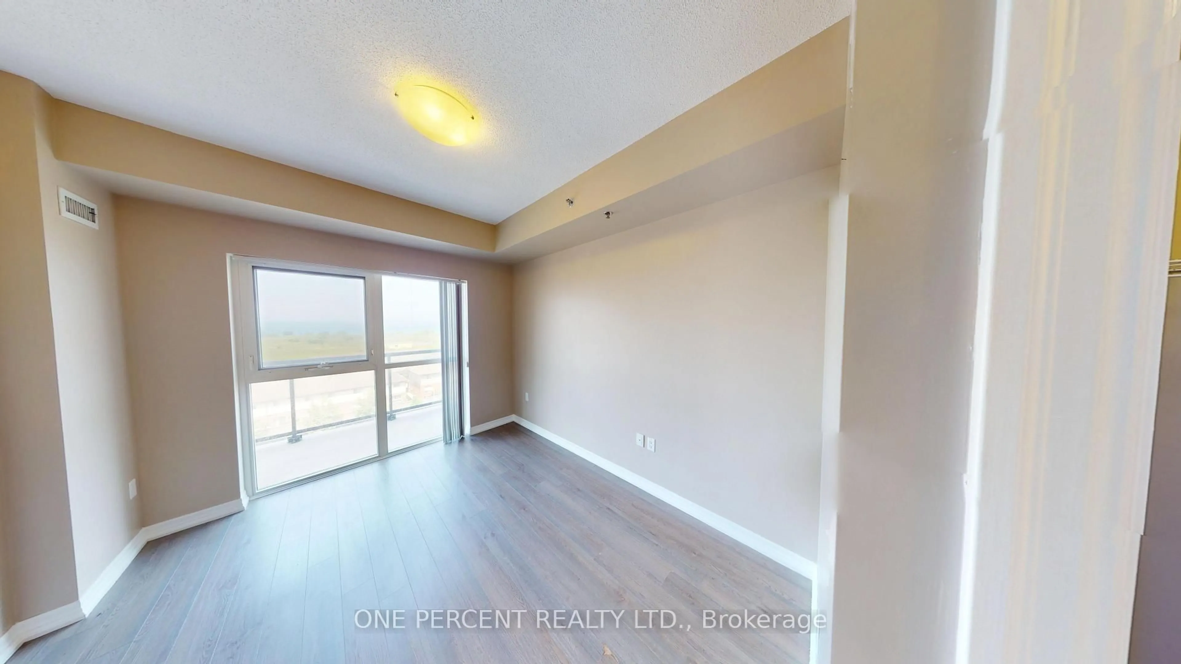 A pic of a room for 560 North Service Rd #605, Grimsby Ontario L3M 0G3