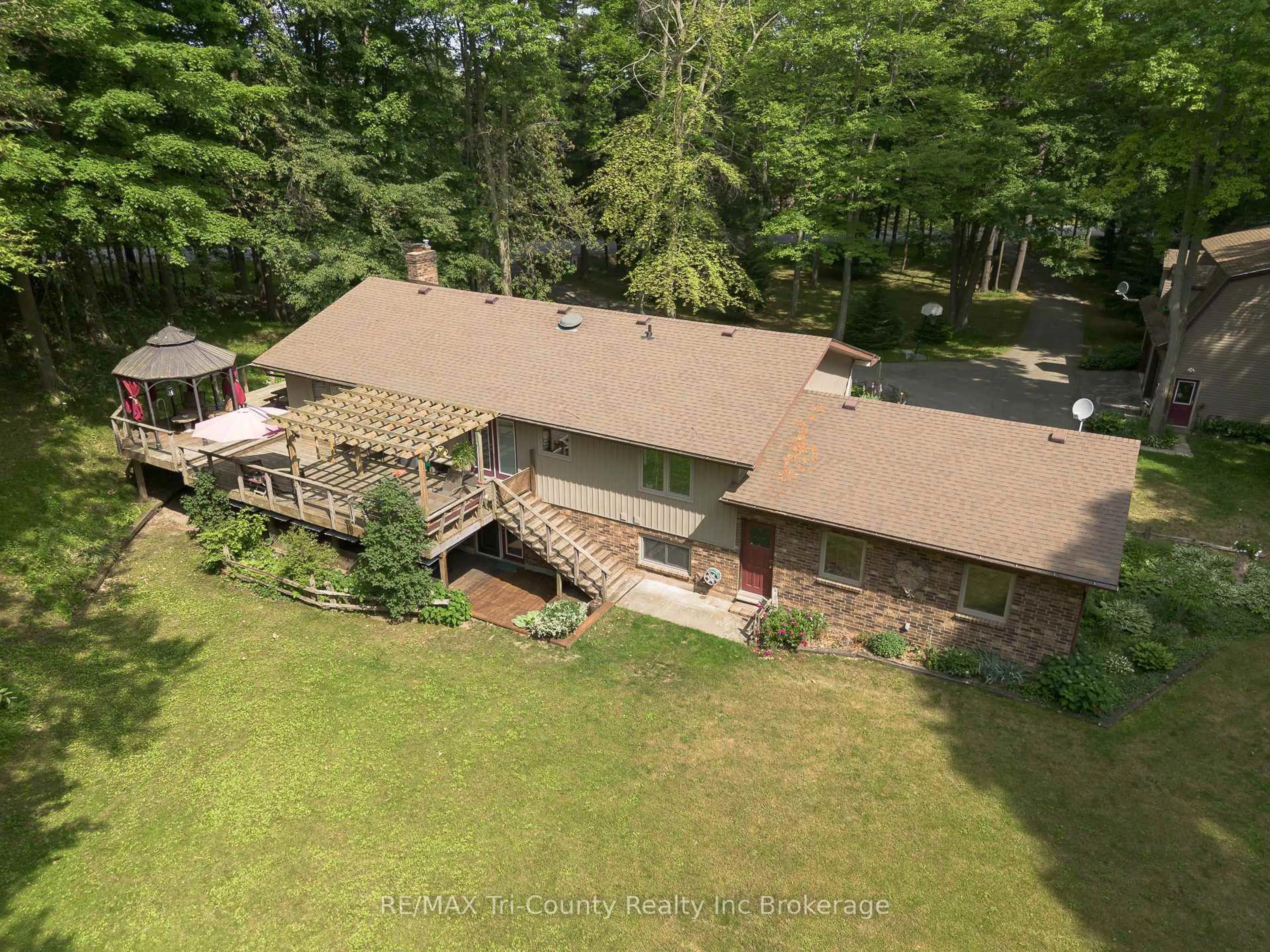 A pic from outside/outdoor area/front of a property/back of a property/a pic from drone, unknown for 50 Rokeby Sdrd, Norfolk Ontario N4G 4G7