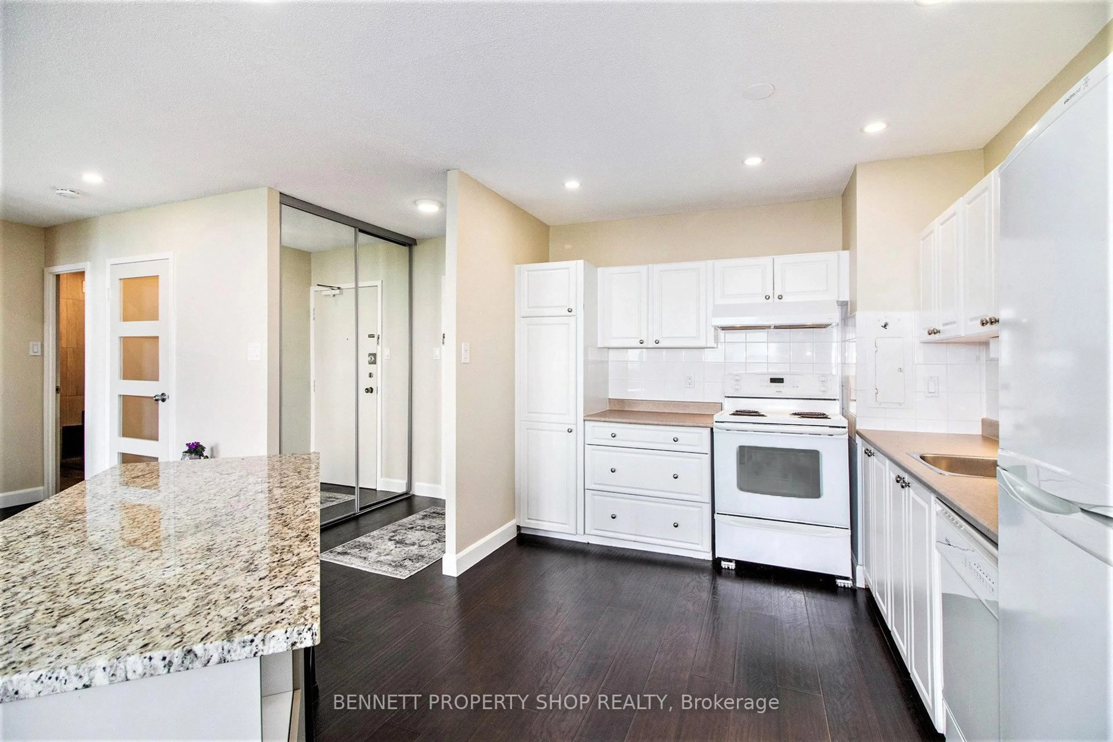 Standard kitchen, unknown for 2951 Riverside Dr #1201, Ottawa Ontario K1V 8W6