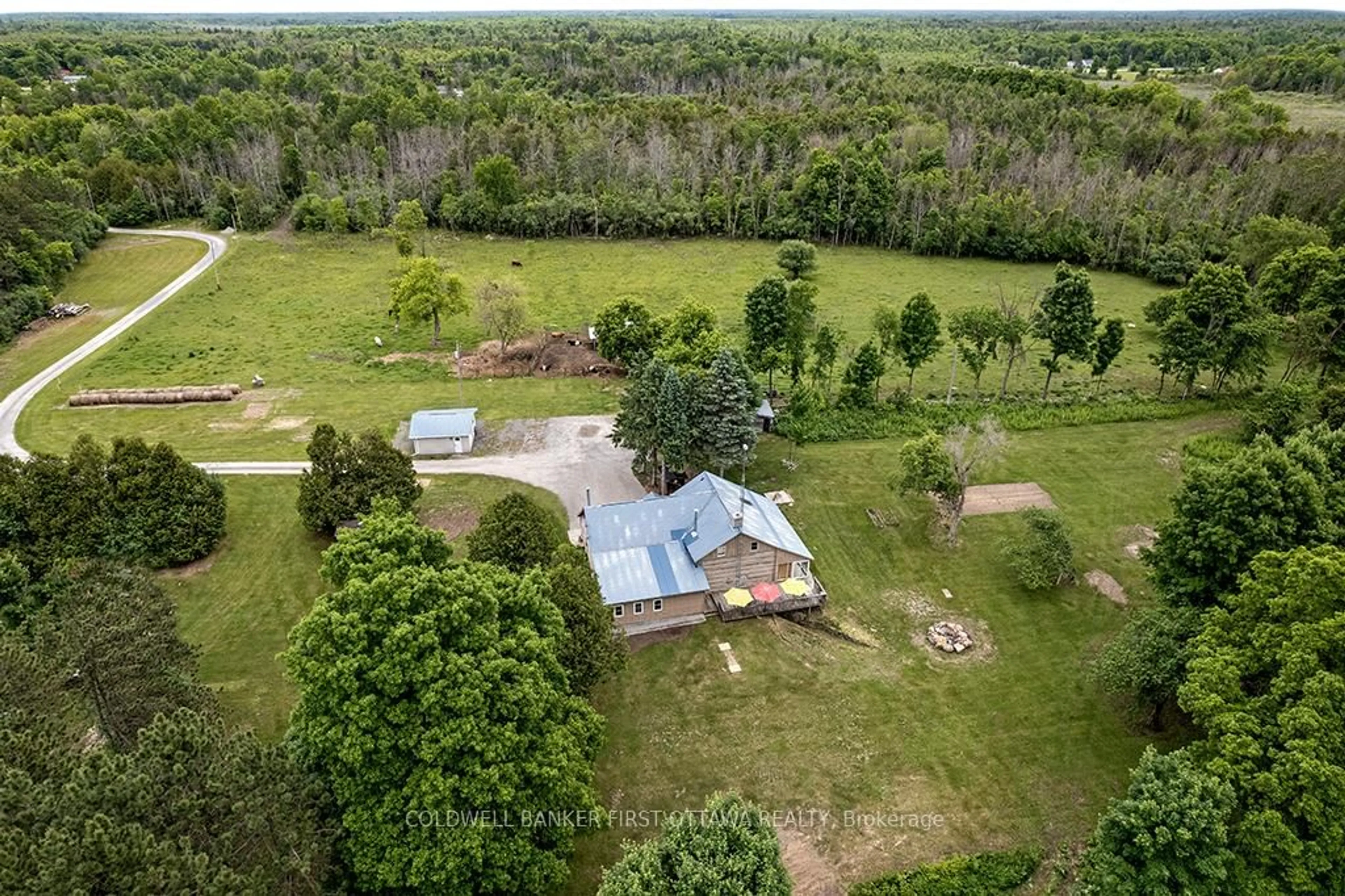 A pic from outside/outdoor area/front of a property/back of a property/a pic from drone, unknown for 149 Ford Rd, Smiths Falls Ontario K7A 4S4