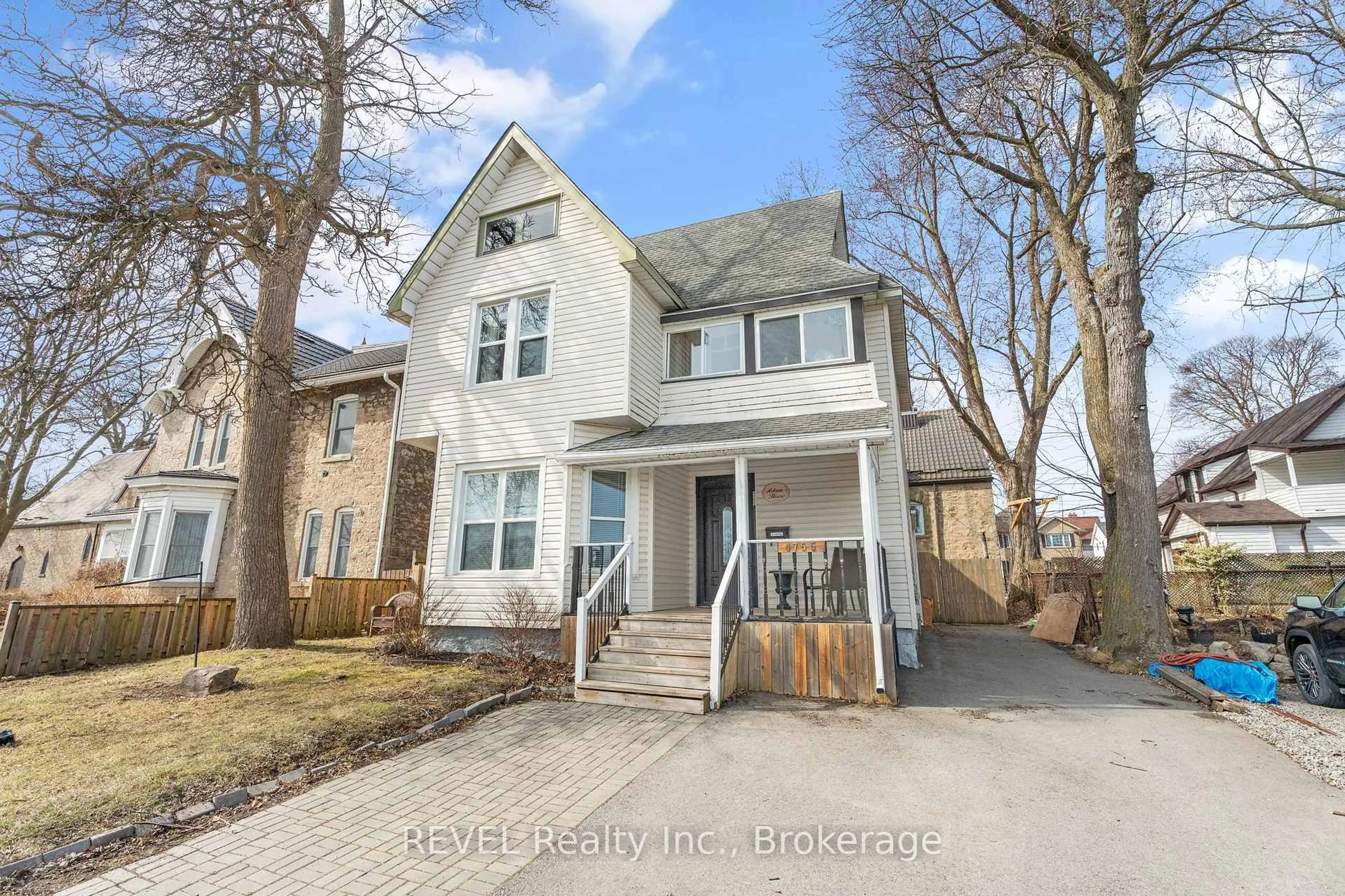 Home with brick exterior material, street for 4755 River Rd, Niagara Falls Ontario L2E 3G3