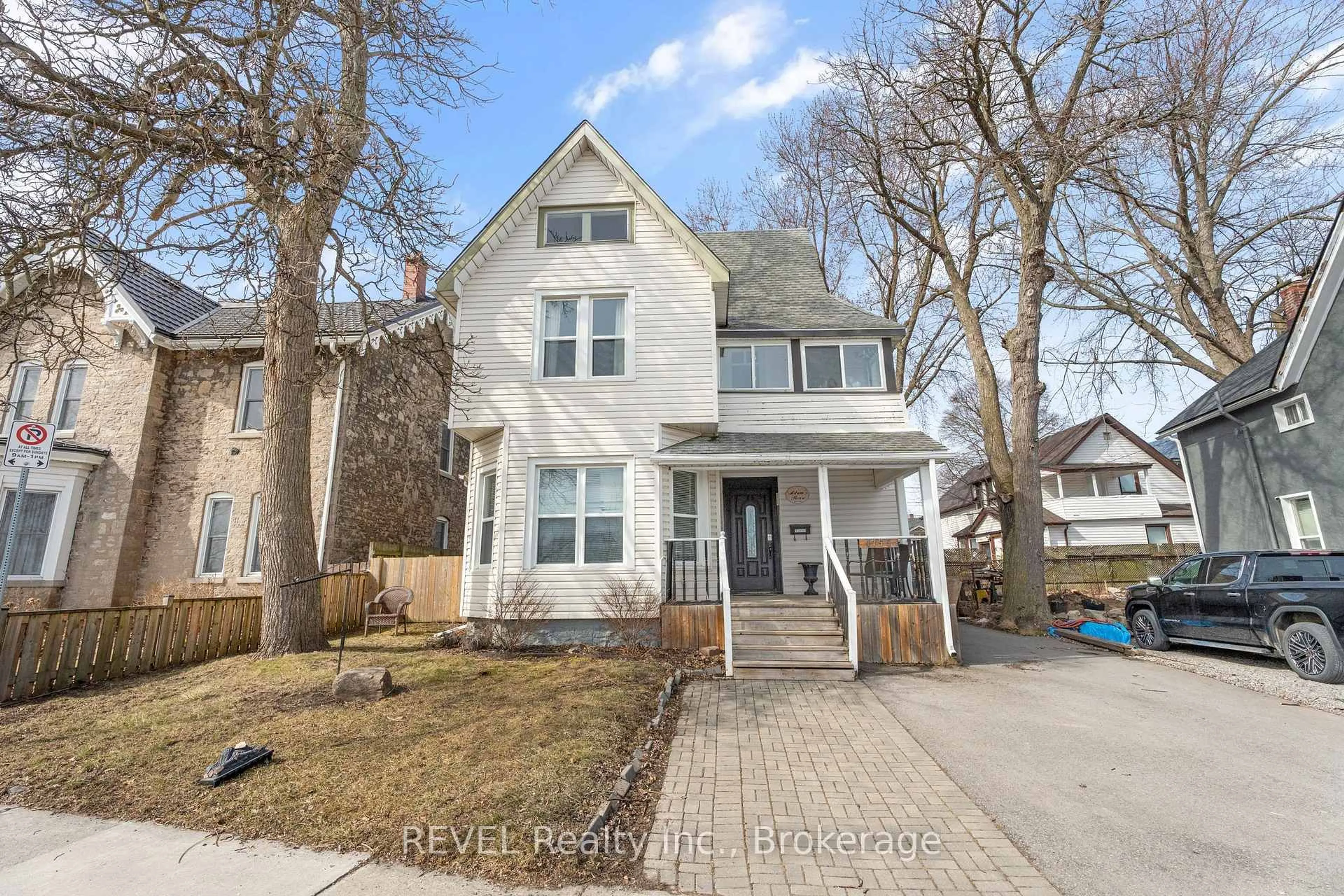 Home with brick exterior material, street for 4755 River Rd, Niagara Falls Ontario L2E 3G3