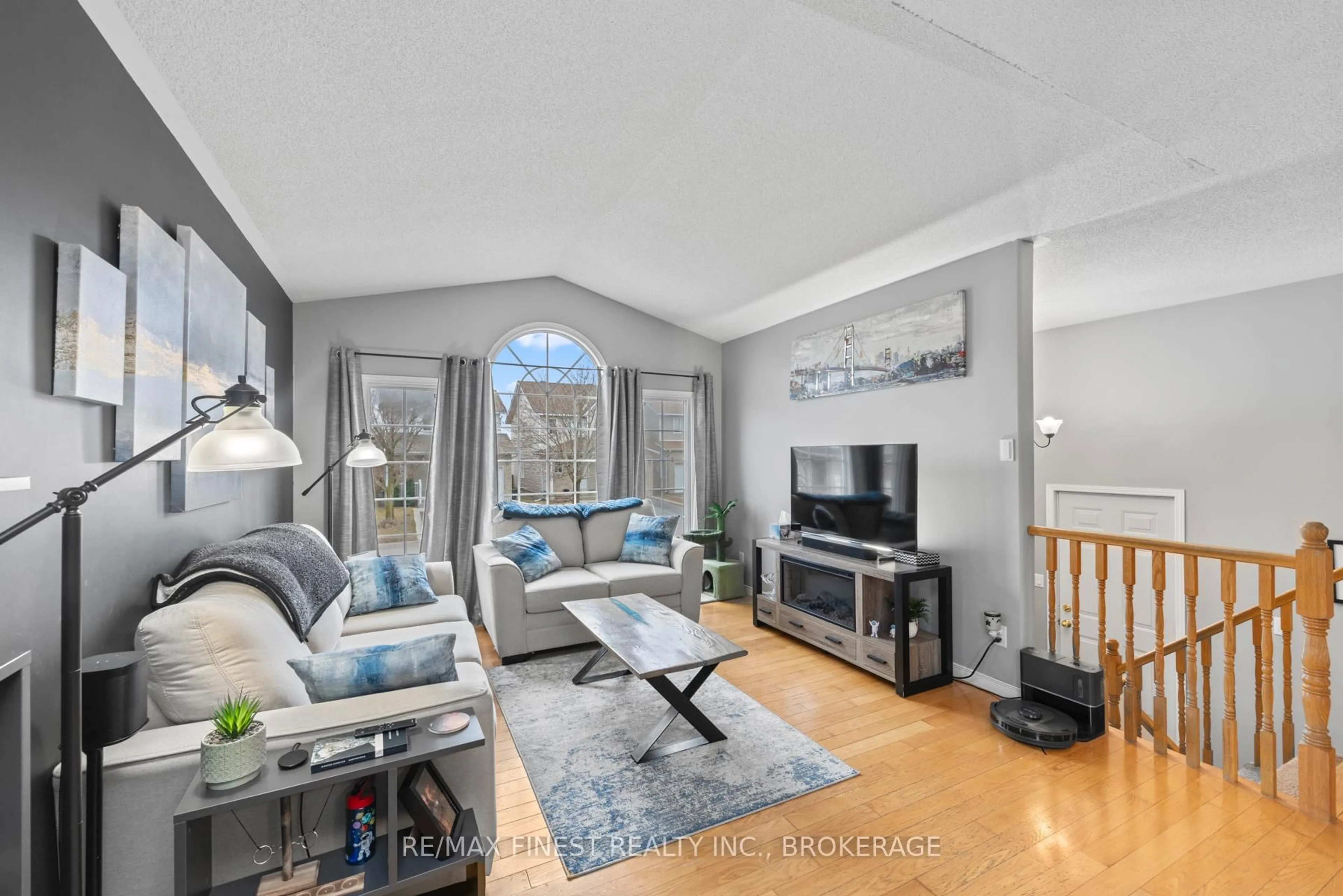 Living room with furniture, unknown for 1001 Bluffwood Ave, Kingston Ontario K7K 7K6