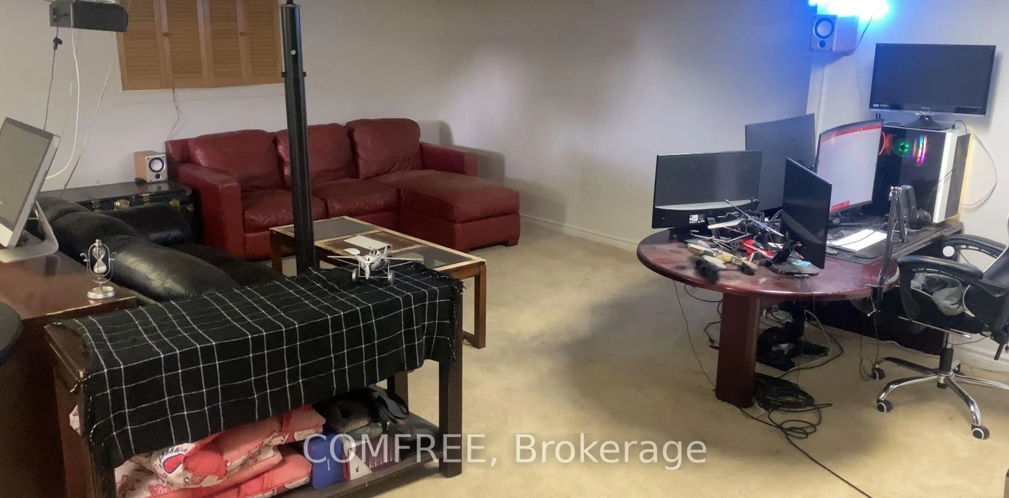 A pic of a room for 1180 St Augustin Rd, Russell Ontario K0A 1W0