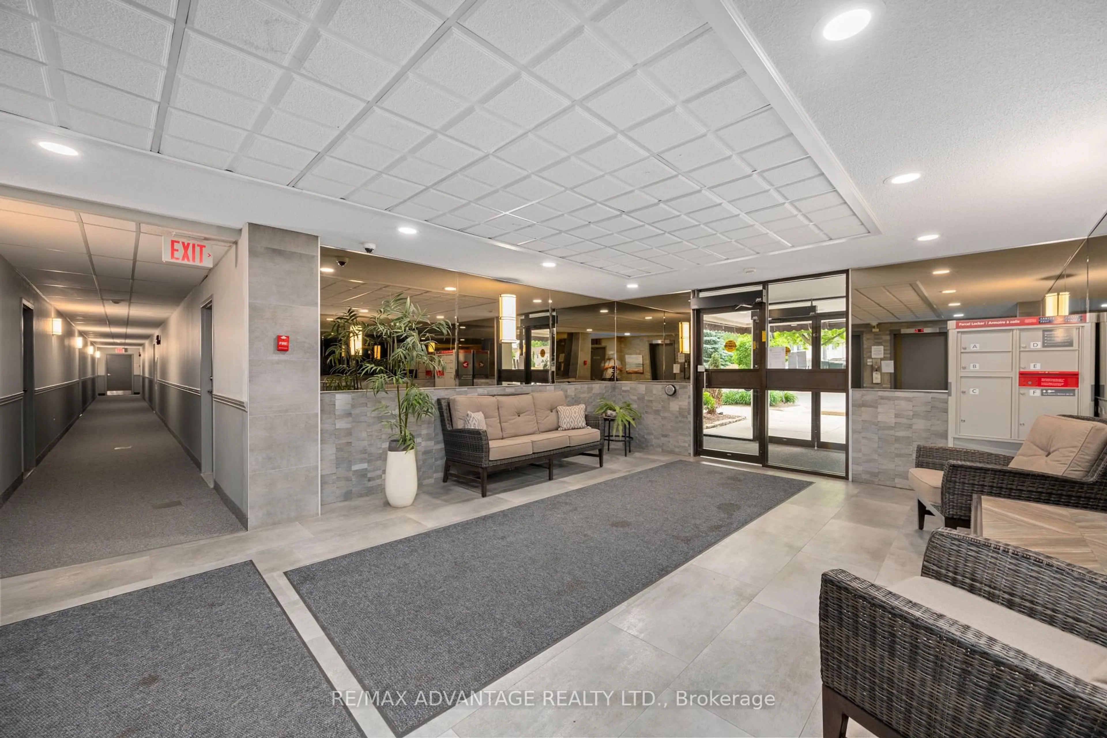 Lobby for 1600 Adelaide St #805, London North Ontario N5X 3H6