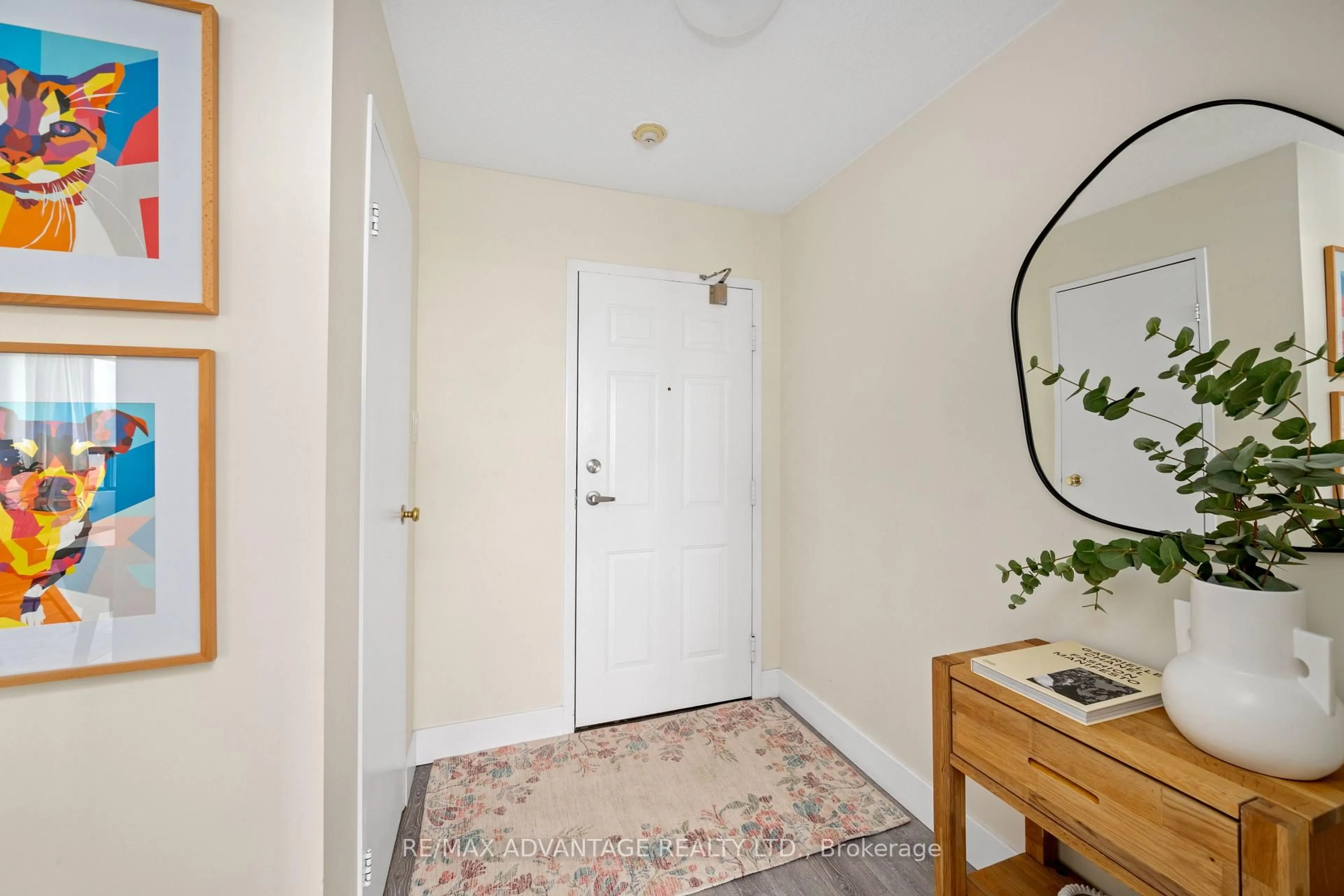 Indoor entryway for 1600 Adelaide St #805, London North Ontario N5X 3H6
