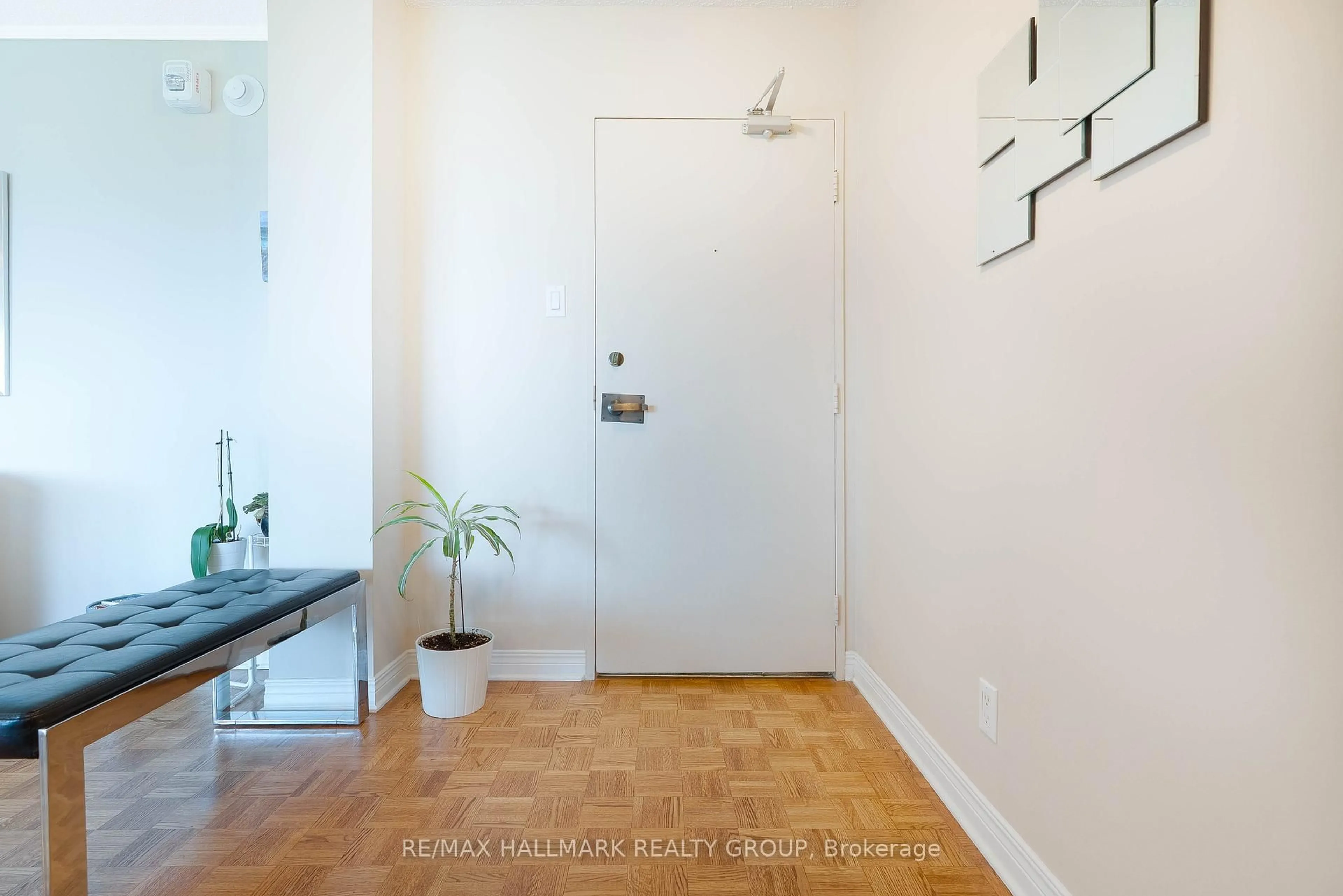 Indoor entryway for 265 Poulin Ave #1011, Ottawa Ontario K2B 7Y8