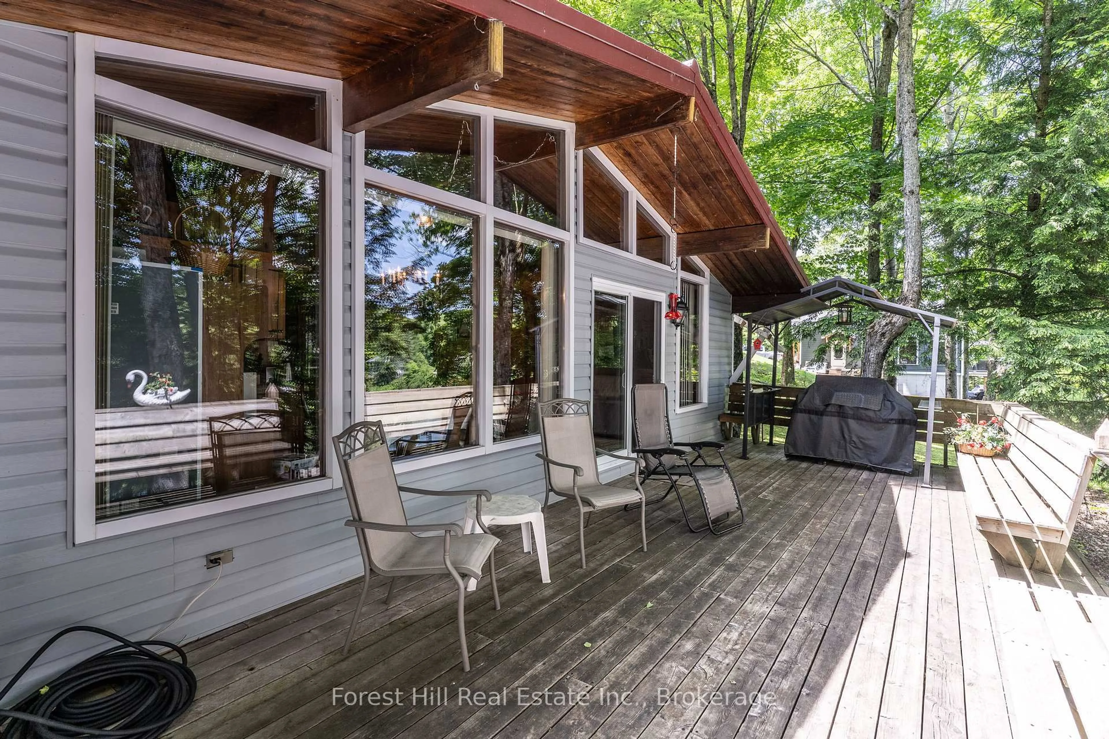Patio, water/lake/river/ocean view for 116 Vernon Shores Blv Blvd, Huntsville Ontario P1H 2J2