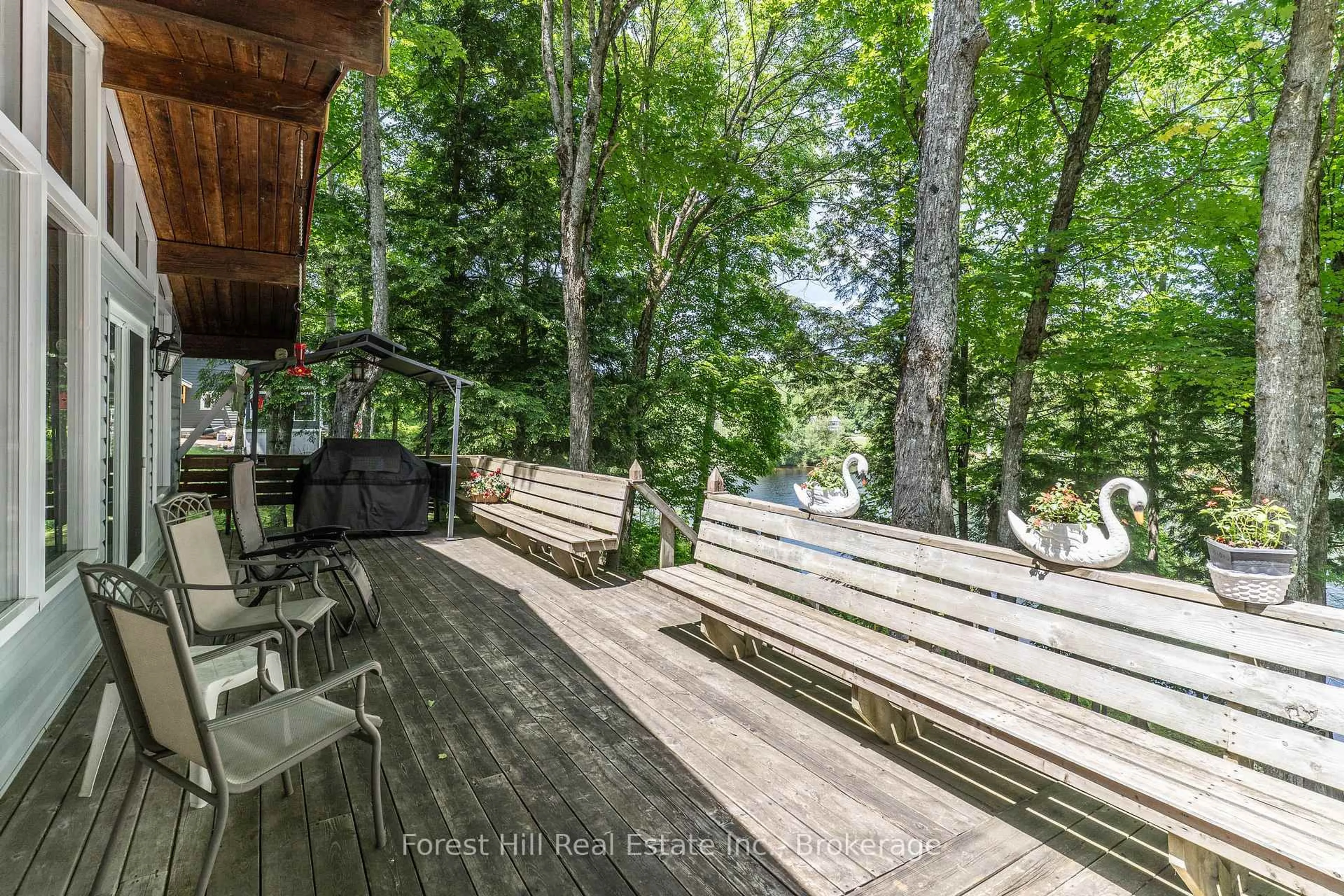 Patio, forest/trees view for 116 Vernon Shores Blv Blvd, Huntsville Ontario P1H 2J2