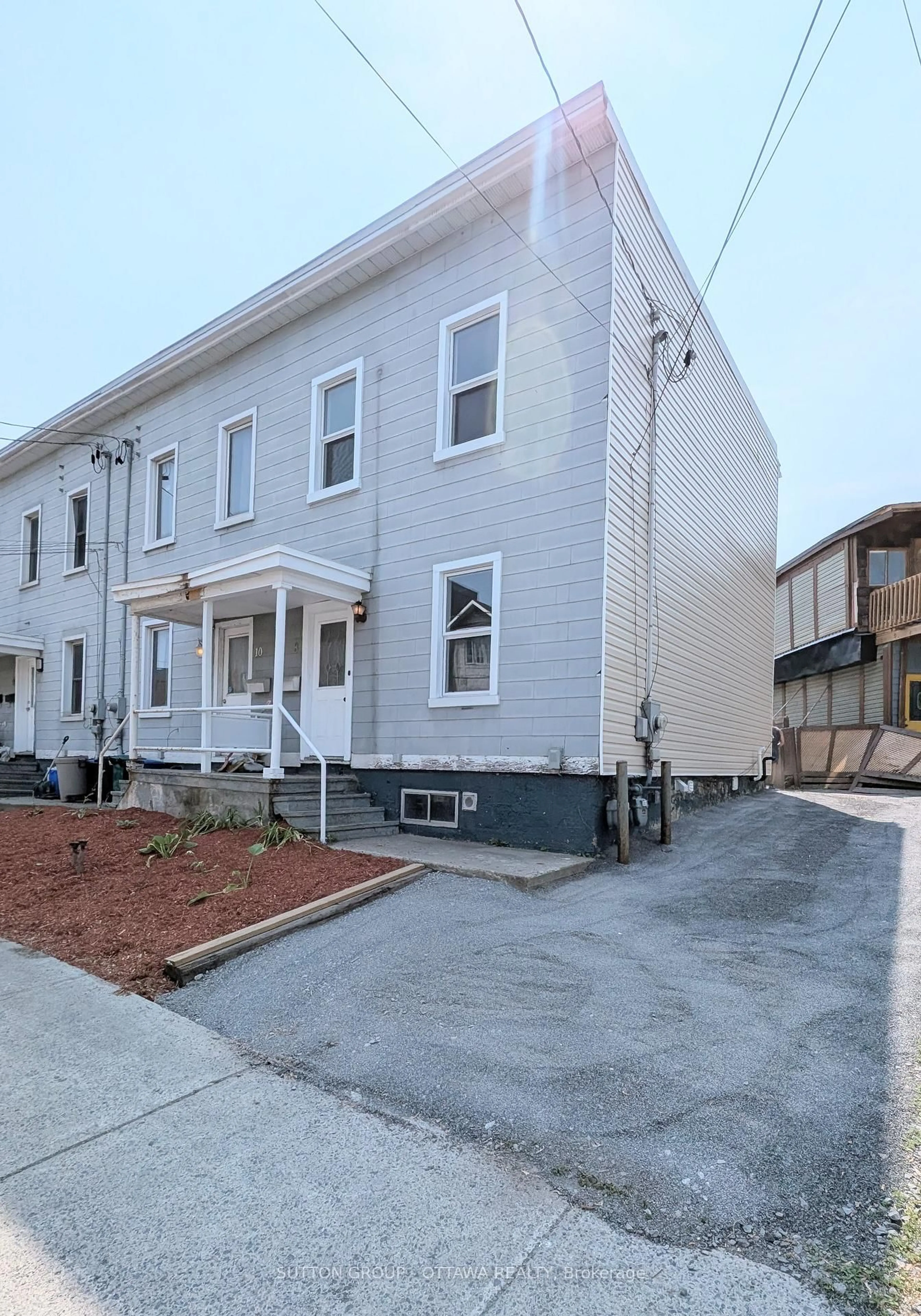 Unknown for 8 Robinson Ave, Ottawa Ontario K1N 8N9