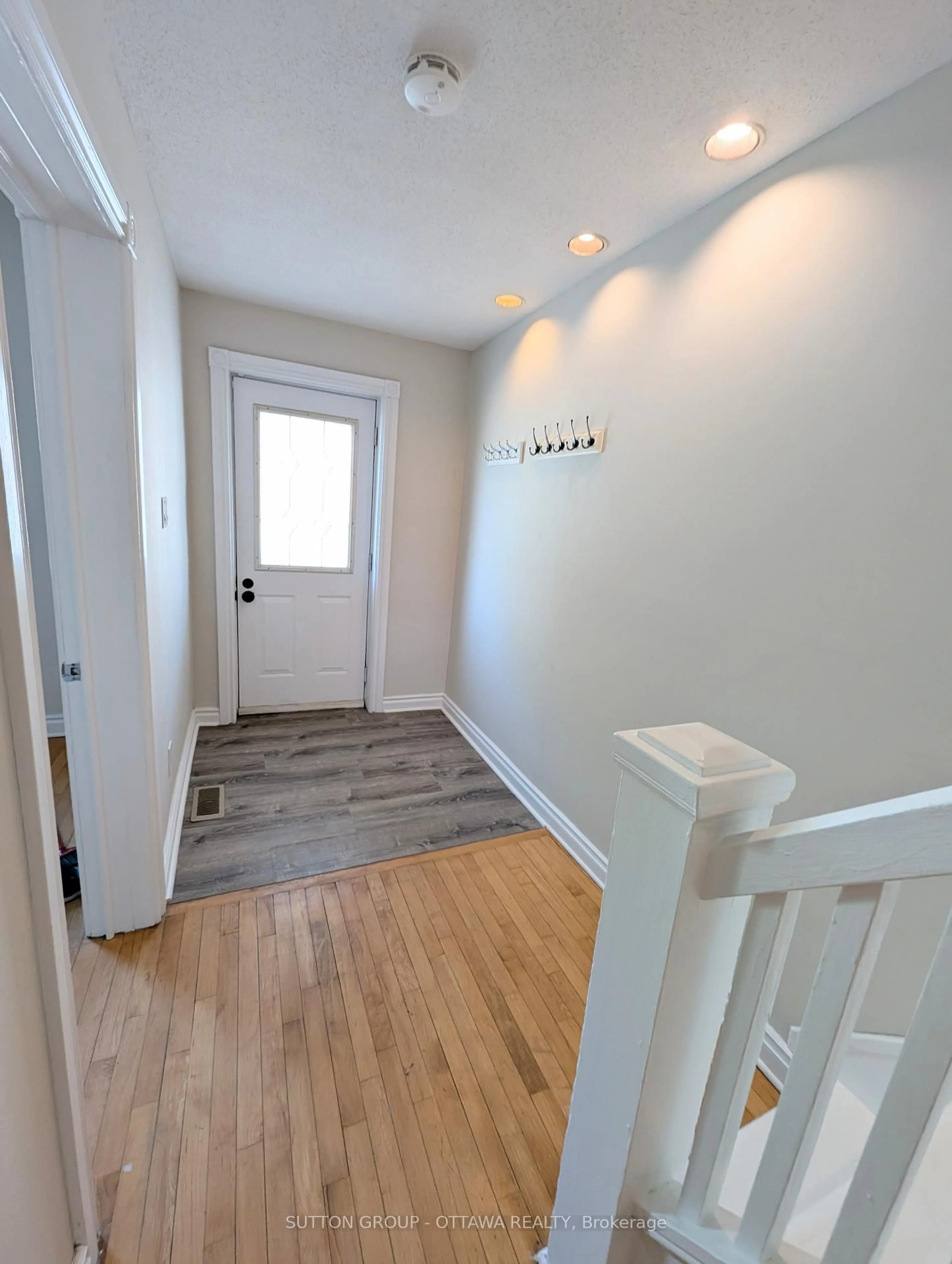 Indoor entryway for 8 Robinson Ave, Ottawa Ontario K1N 8N9
