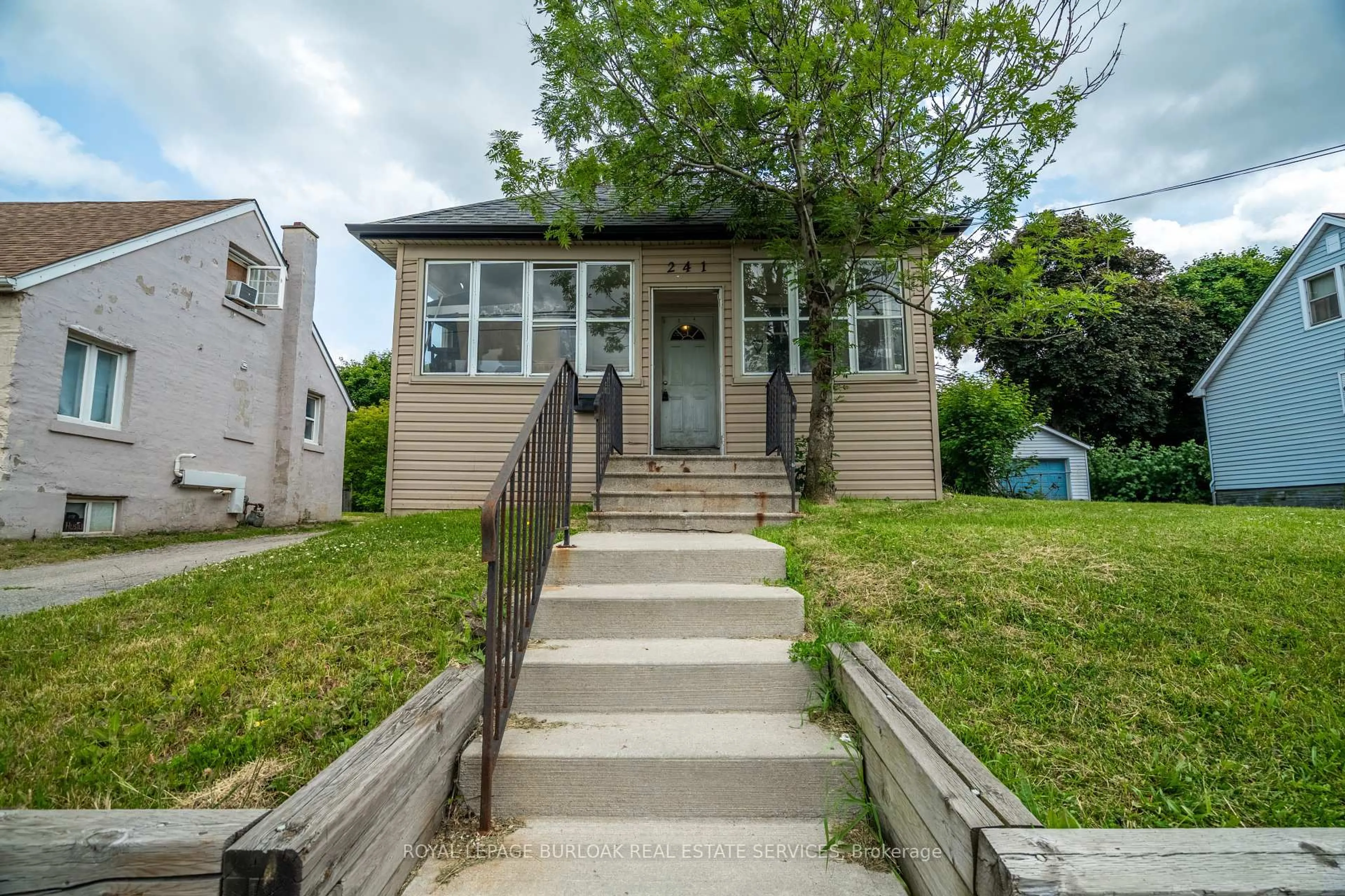 Unknown for 241 West 5th St, Hamilton Ontario L9C 3N8