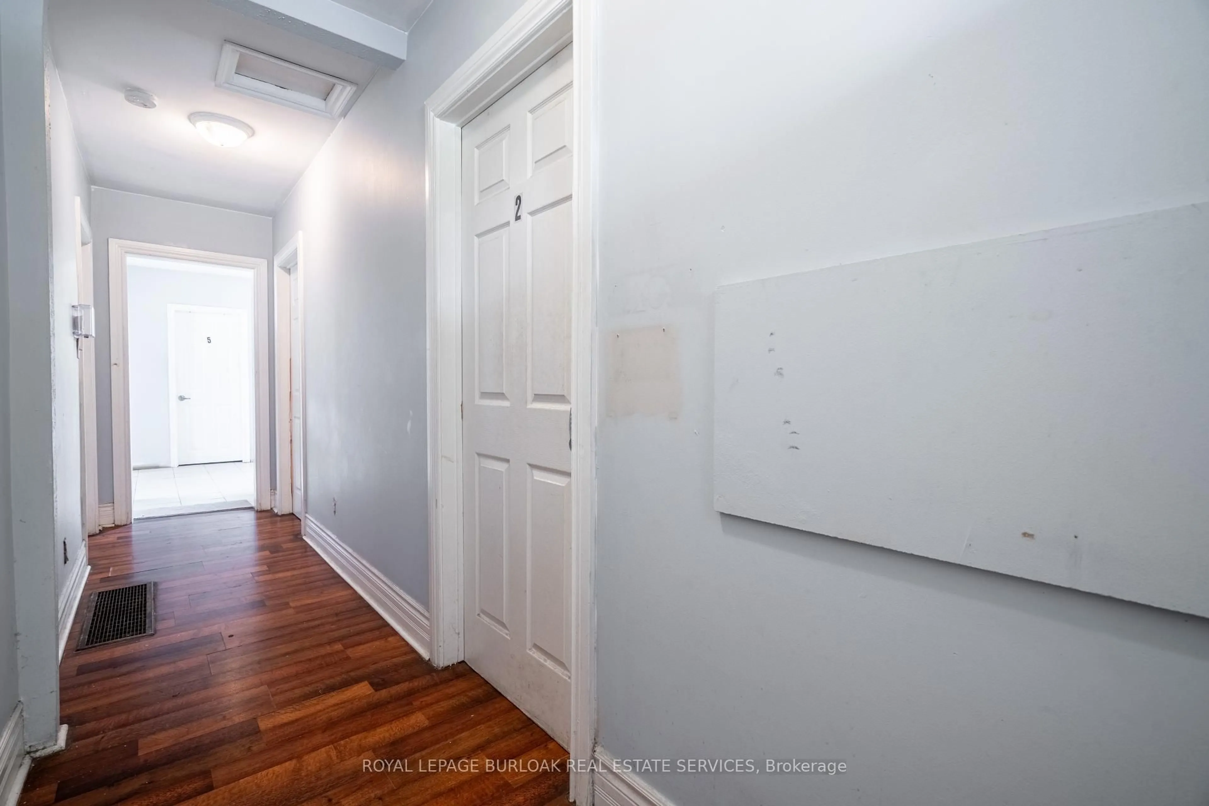 Indoor entryway for 241 West 5th St, Hamilton Ontario L9C 3N8