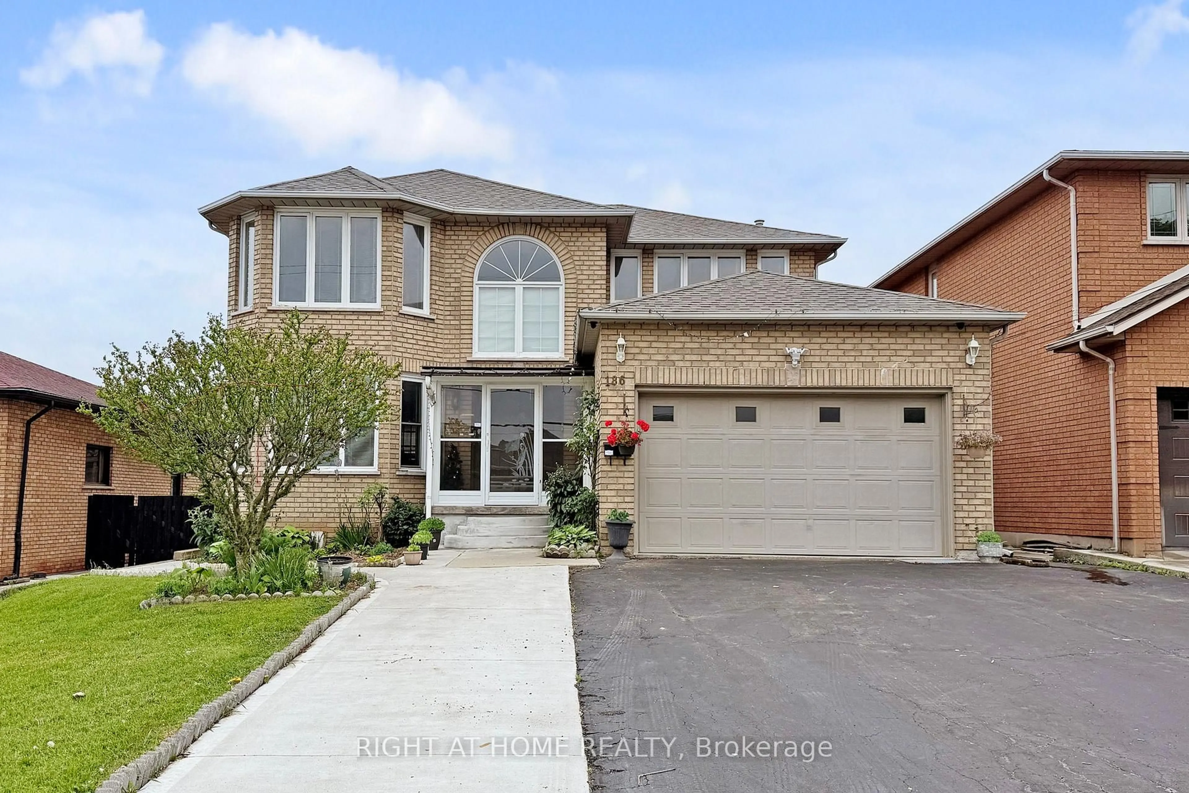 Home with brick exterior material, street for 186 Green Rd, Hamilton Ontario L8E 2A3