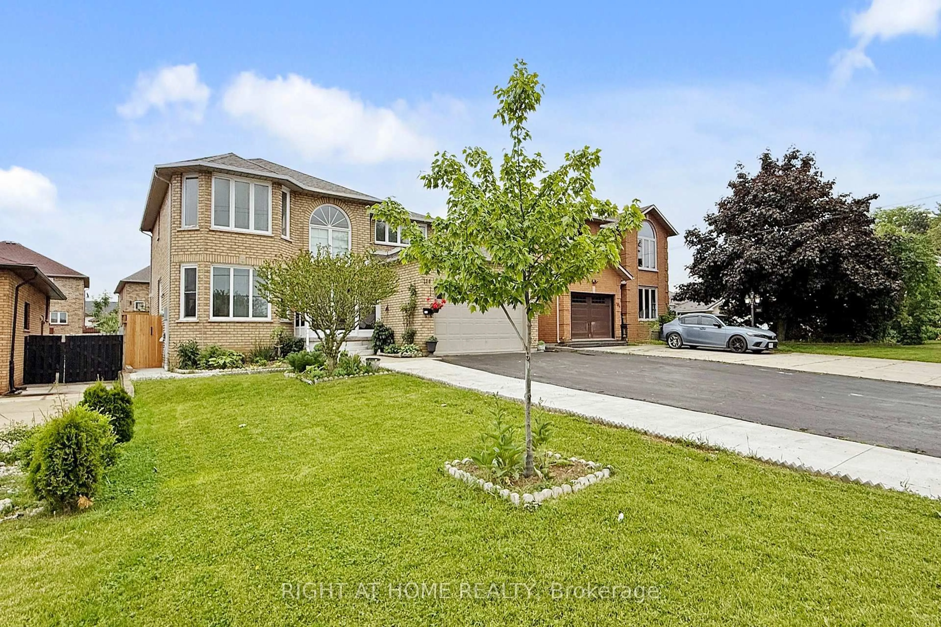 A pic from outside/outdoor area/front of a property/back of a property/a pic from drone, street for 186 Green Rd, Hamilton Ontario L8E 2A3