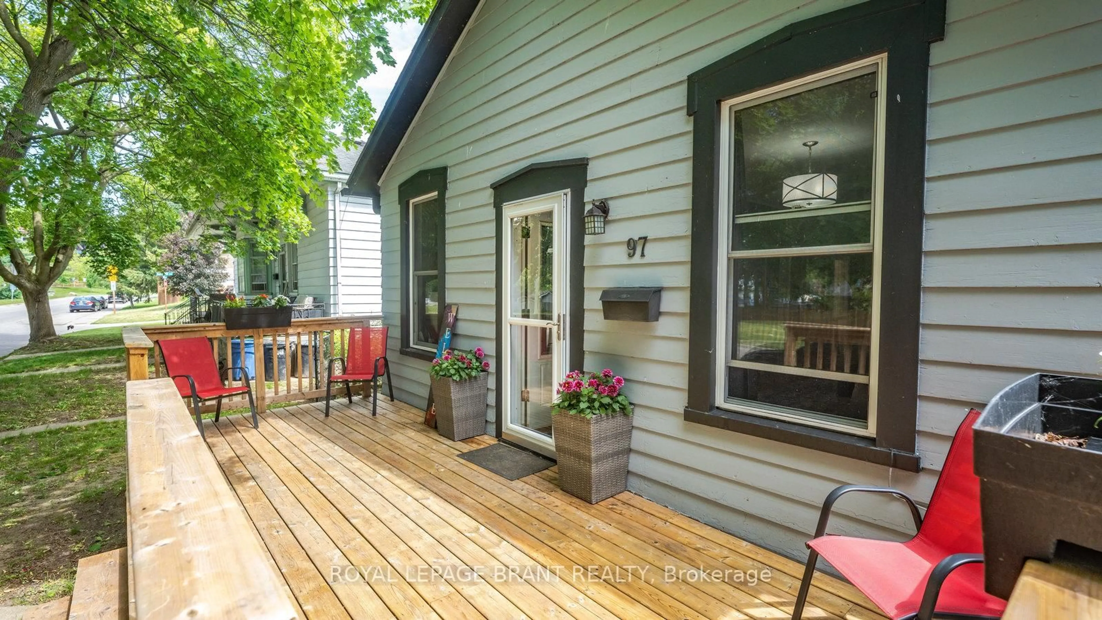 Patio, street for 97 Willow St, Brant Ontario N3L 2L1