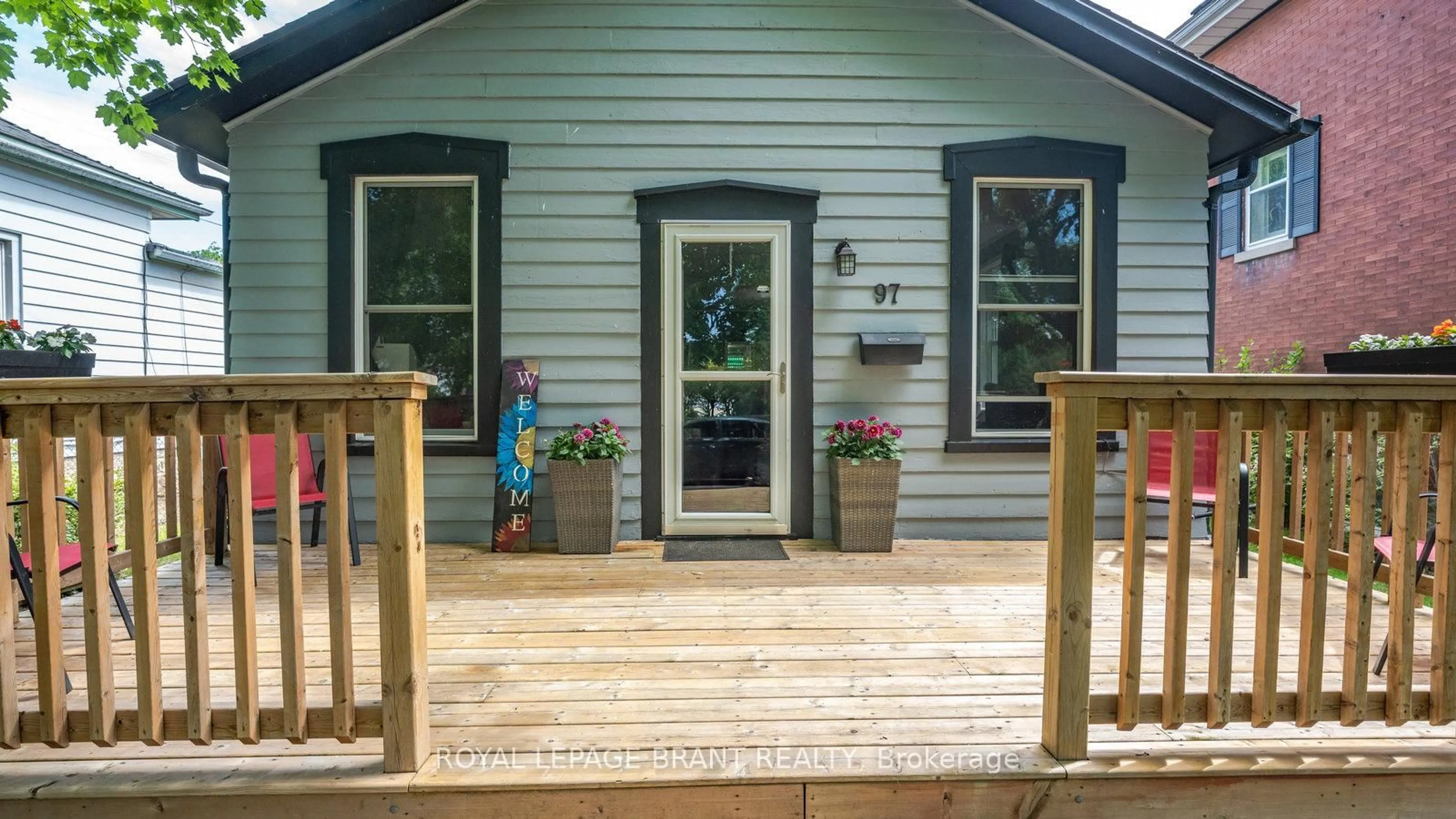 Home with vinyl exterior material, unknown for 97 Willow St, Brant Ontario N3L 2L1