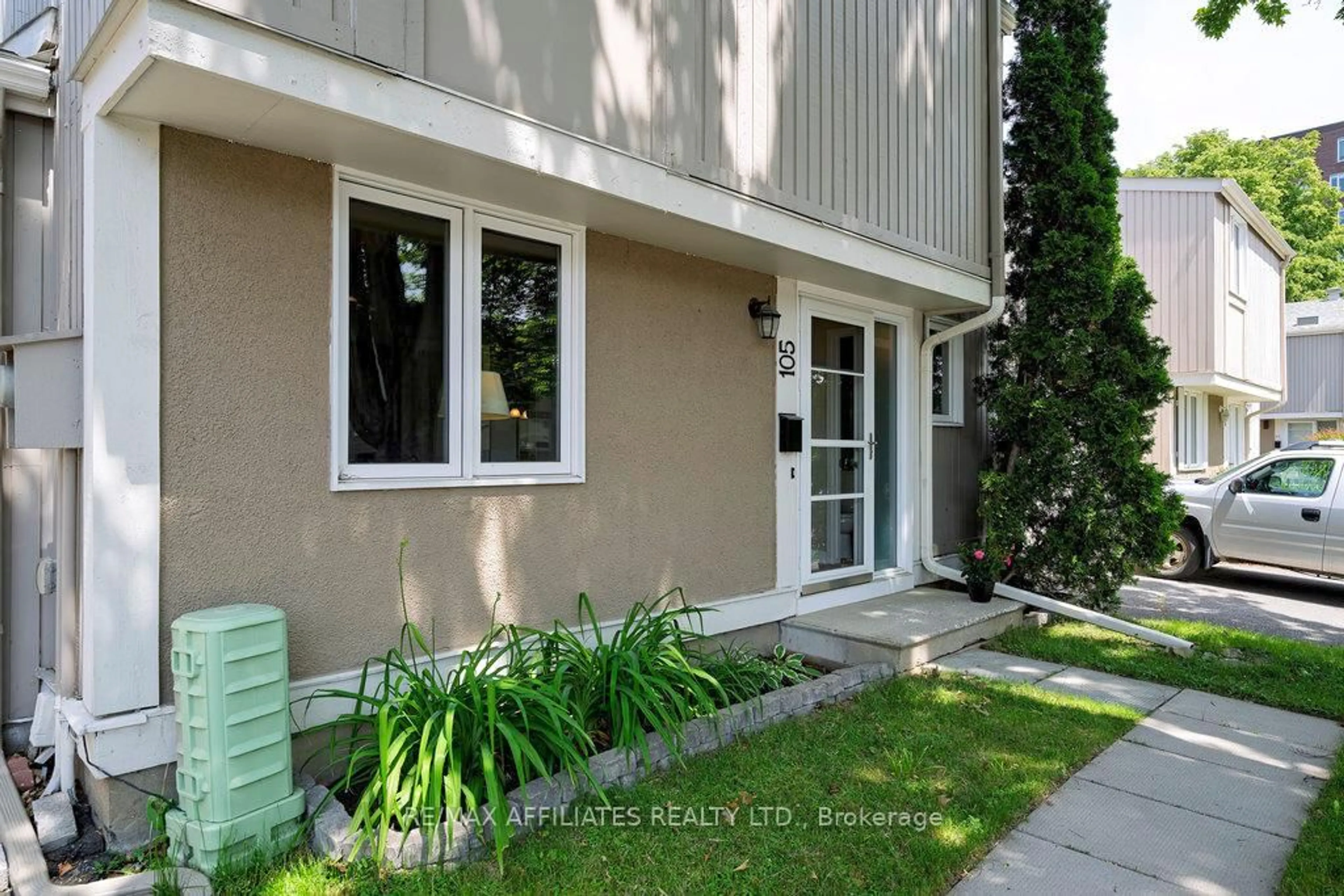 Patio, street for 105 Weeping Willow Lane, Ottawa Ontario K2K 1E6