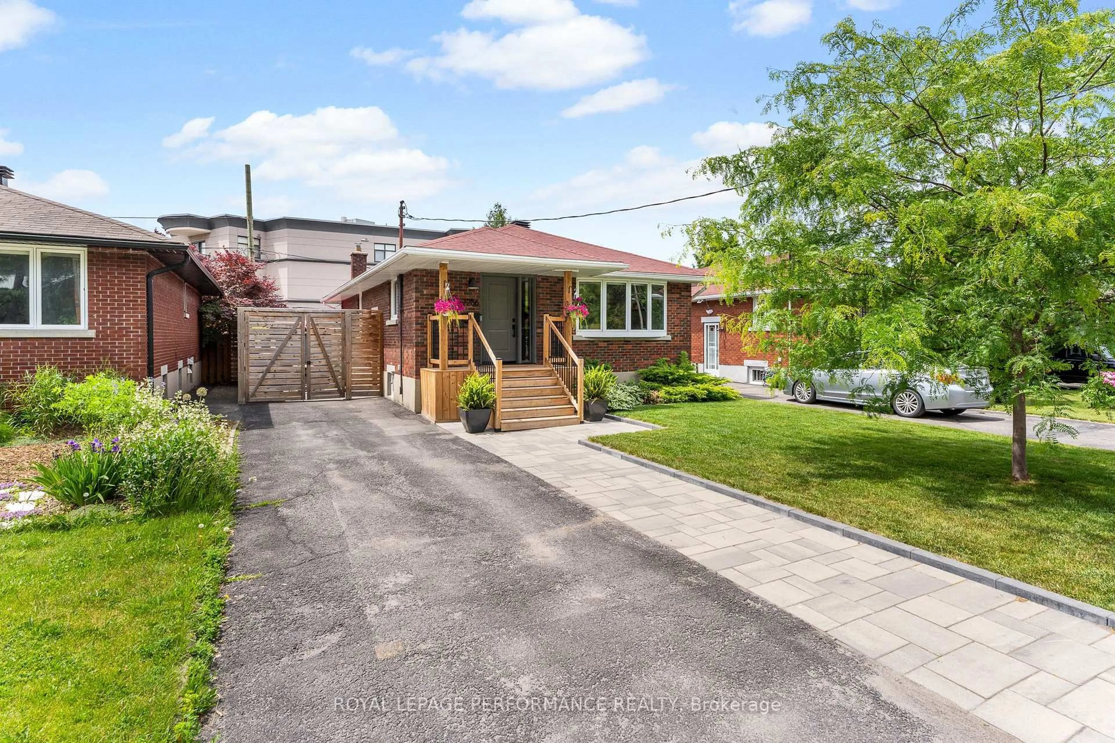 A pic from outside/outdoor area/front of a property/back of a property/a pic from drone, street for 2286 Utah St, Ottawa Ontario K1H 7W8