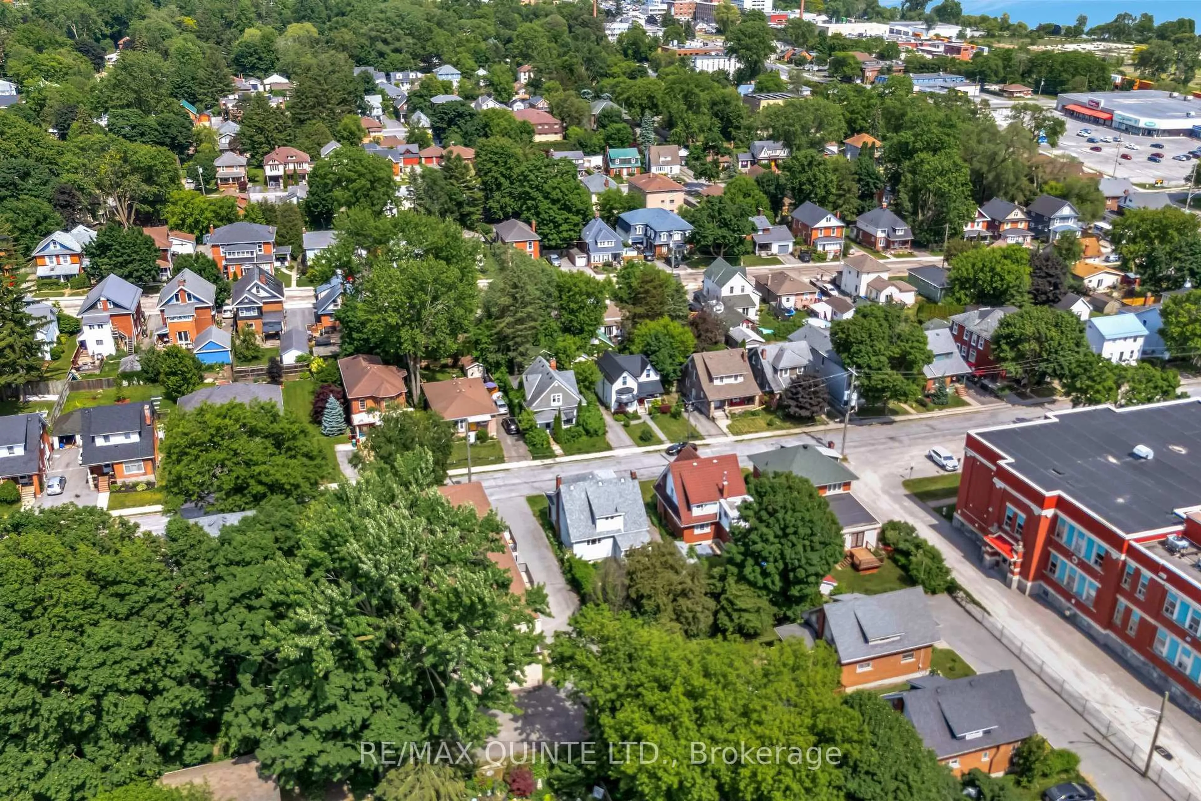 A pic from outside/outdoor area/front of a property/back of a property/a pic from drone, street for 164 Ann St, Belleville Ontario K8N 3L3
