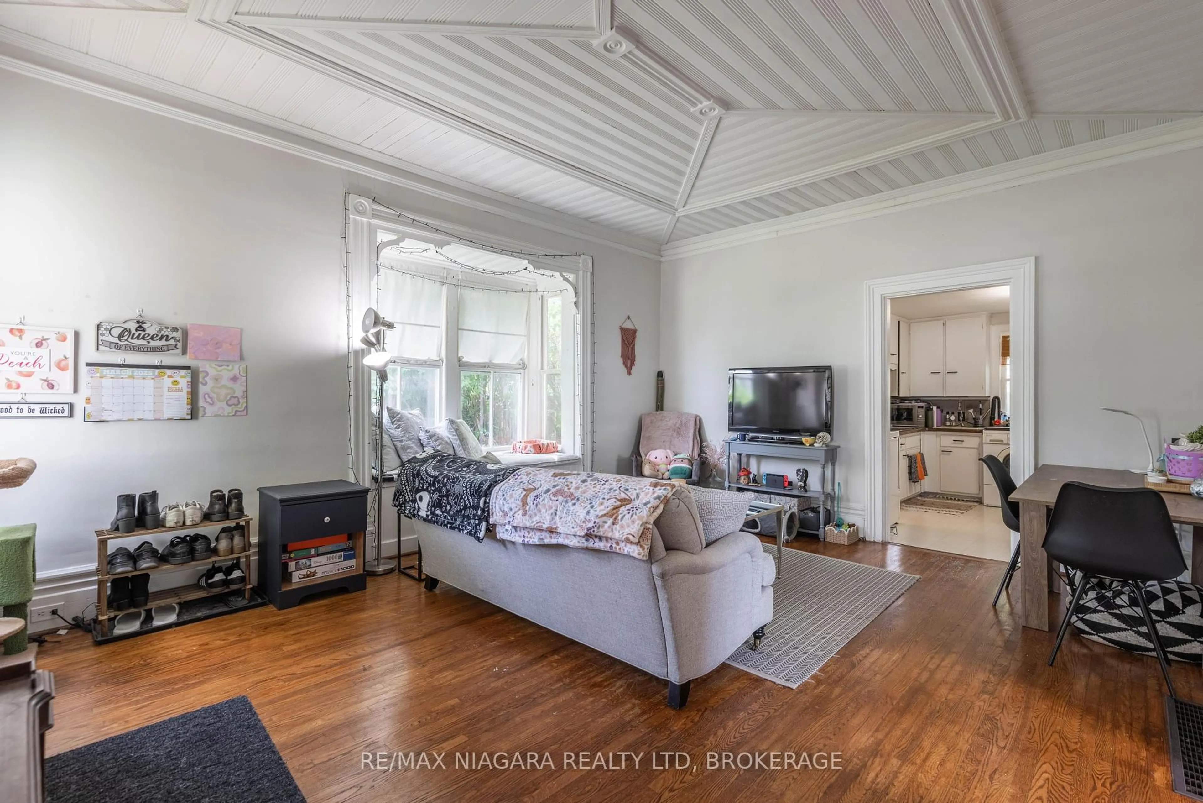 Living room with furniture, unknown for 40 Dacotah St, St. Catharines Ontario L2R 1Z7