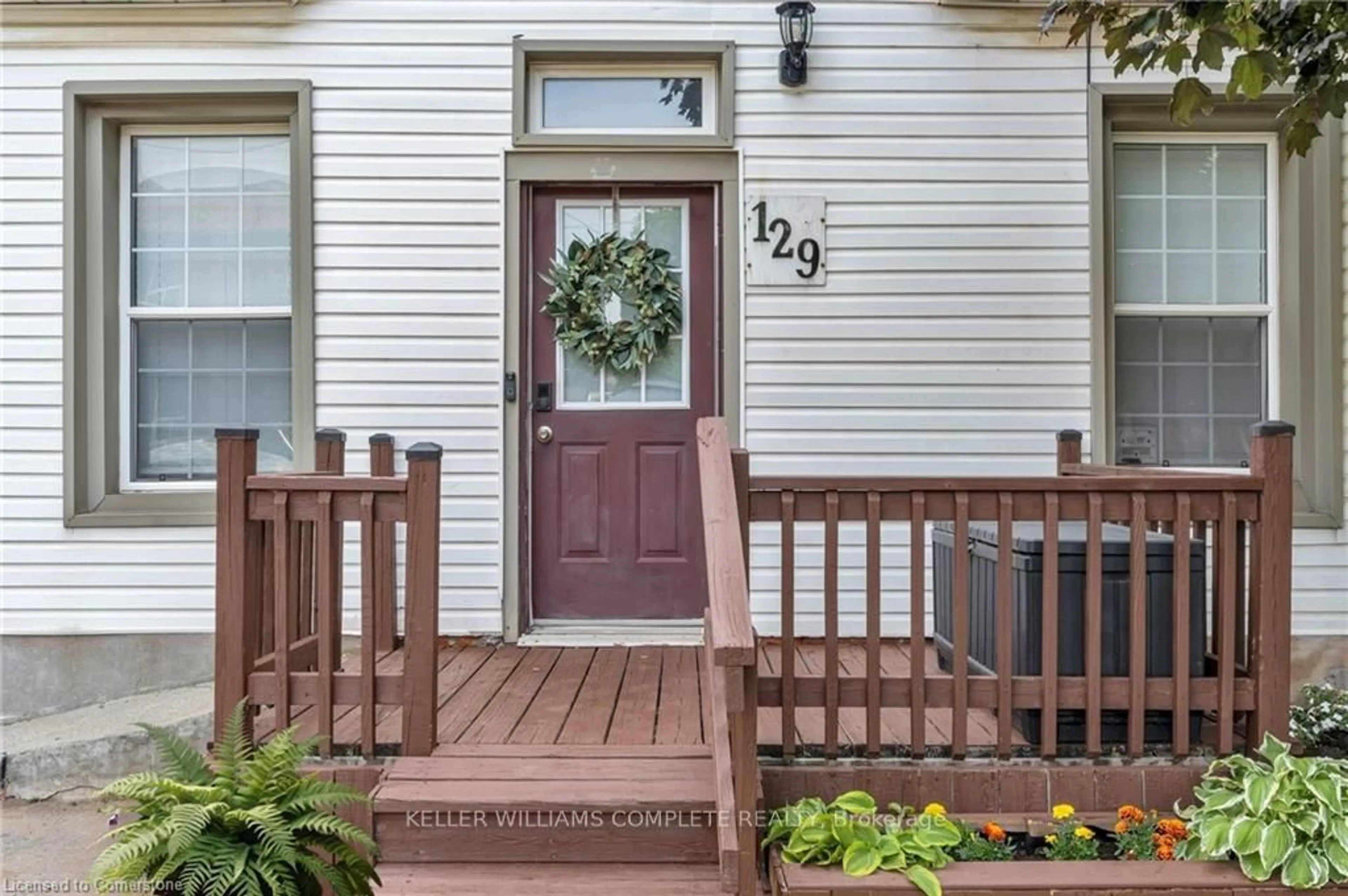 Indoor entryway for 129 Birge St, Hamilton Ontario L8L 3L6