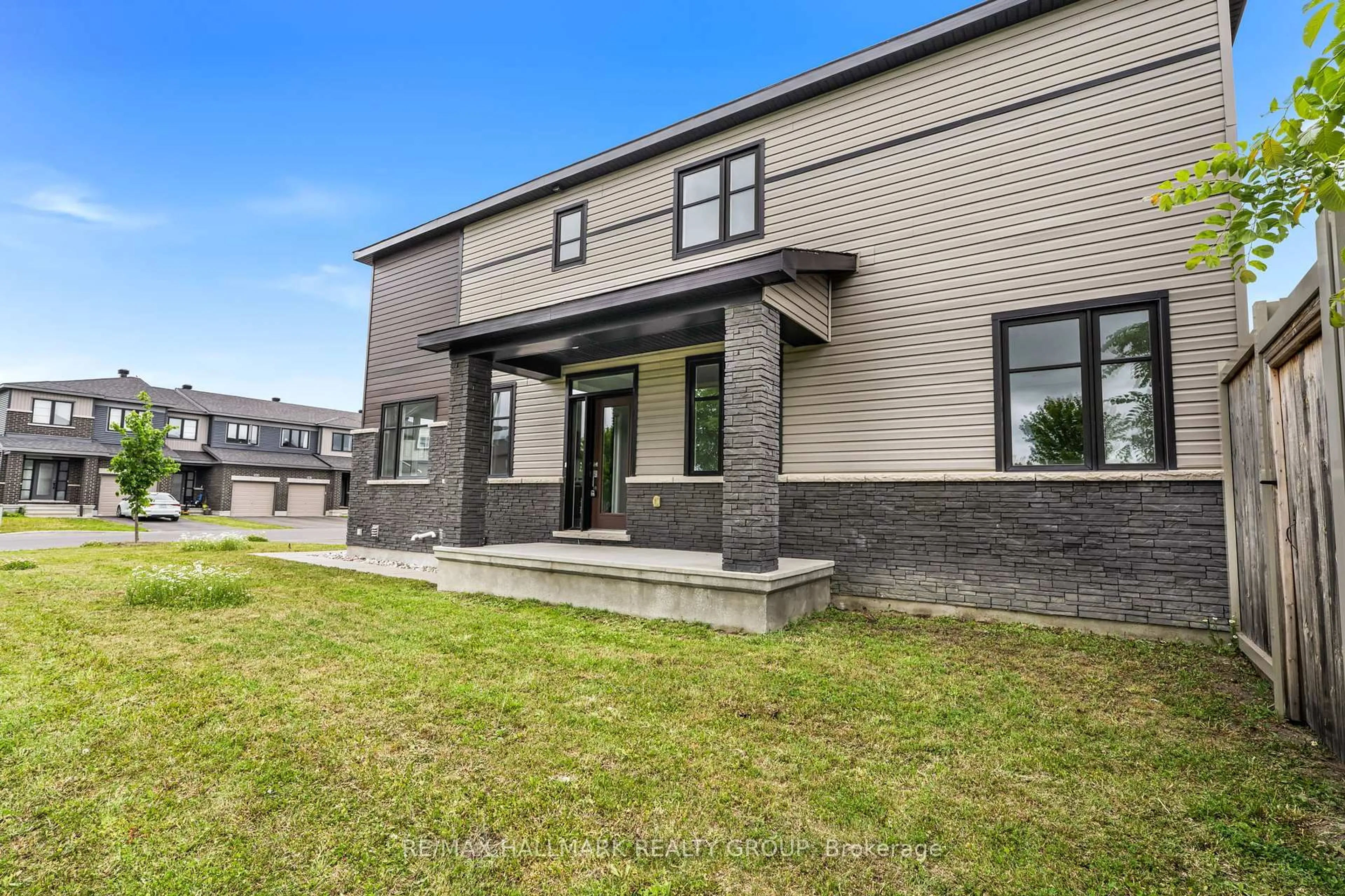 Home with brick exterior material, unknown for 833 Dynasty St, Ottawa Ontario K4A 4T7