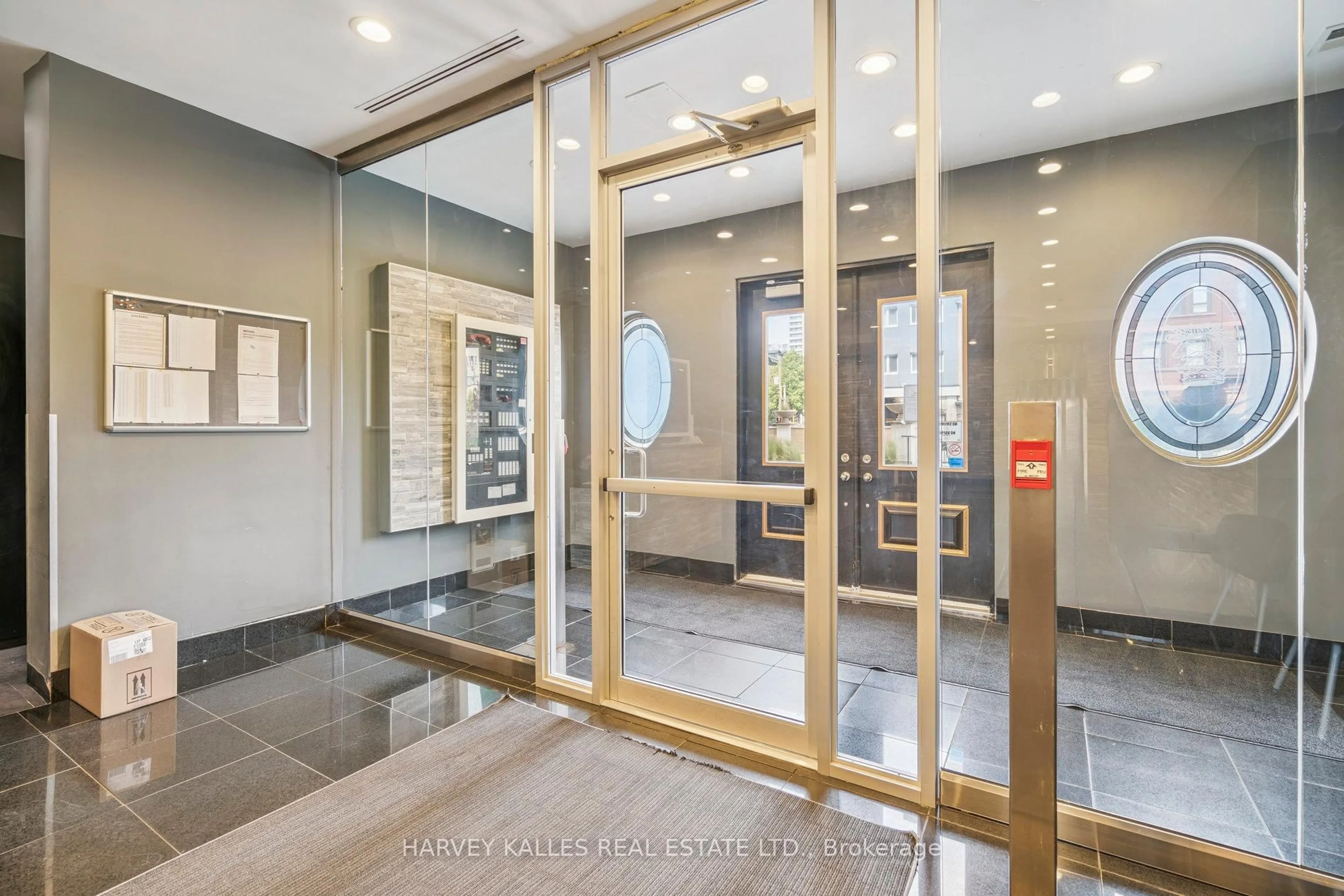 Indoor foyer for 135 James St #414, Hamilton Ontario L8P 2Z6
