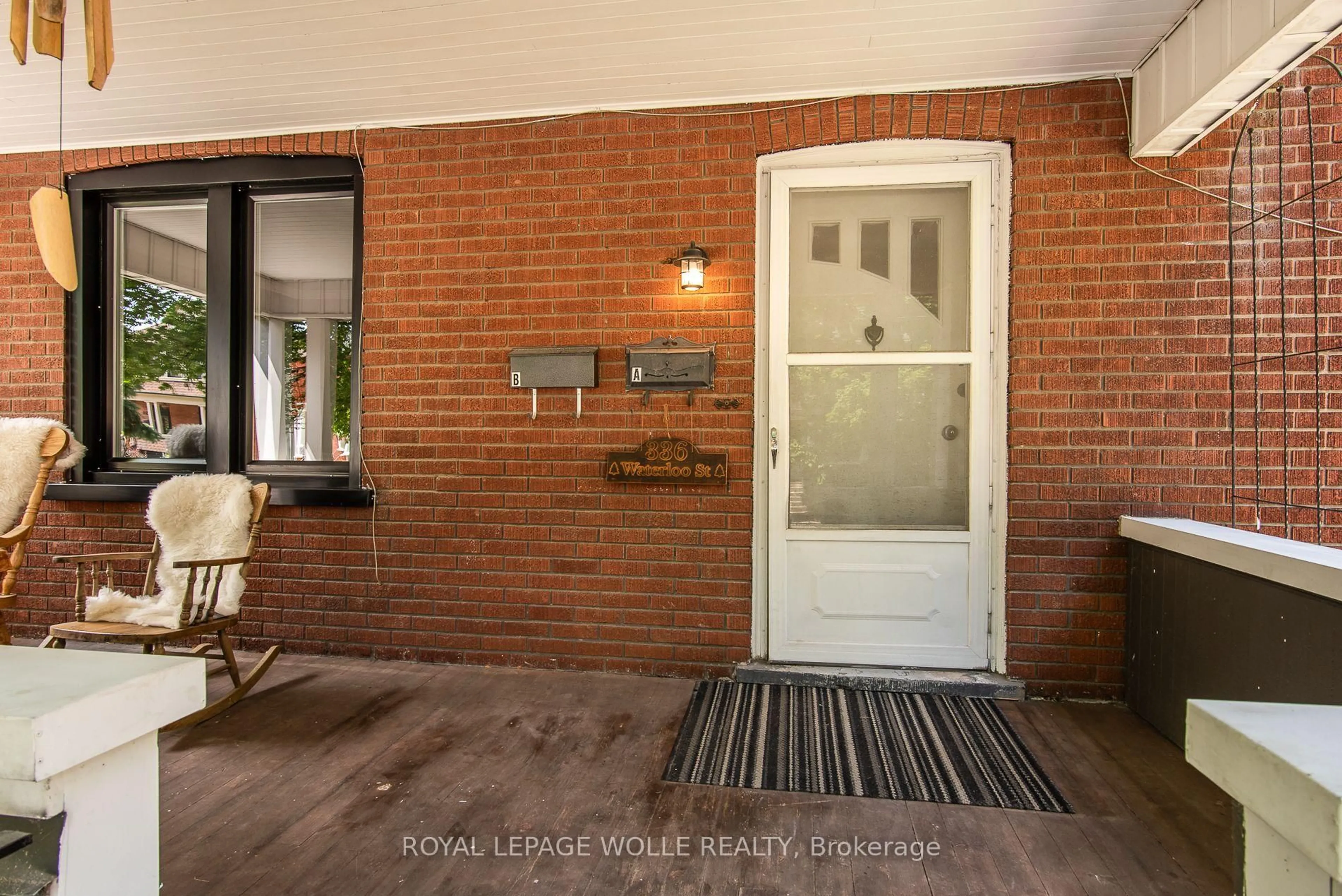 Indoor entryway for 336 Waterloo St, Cambridge Ontario N3H 1N8
