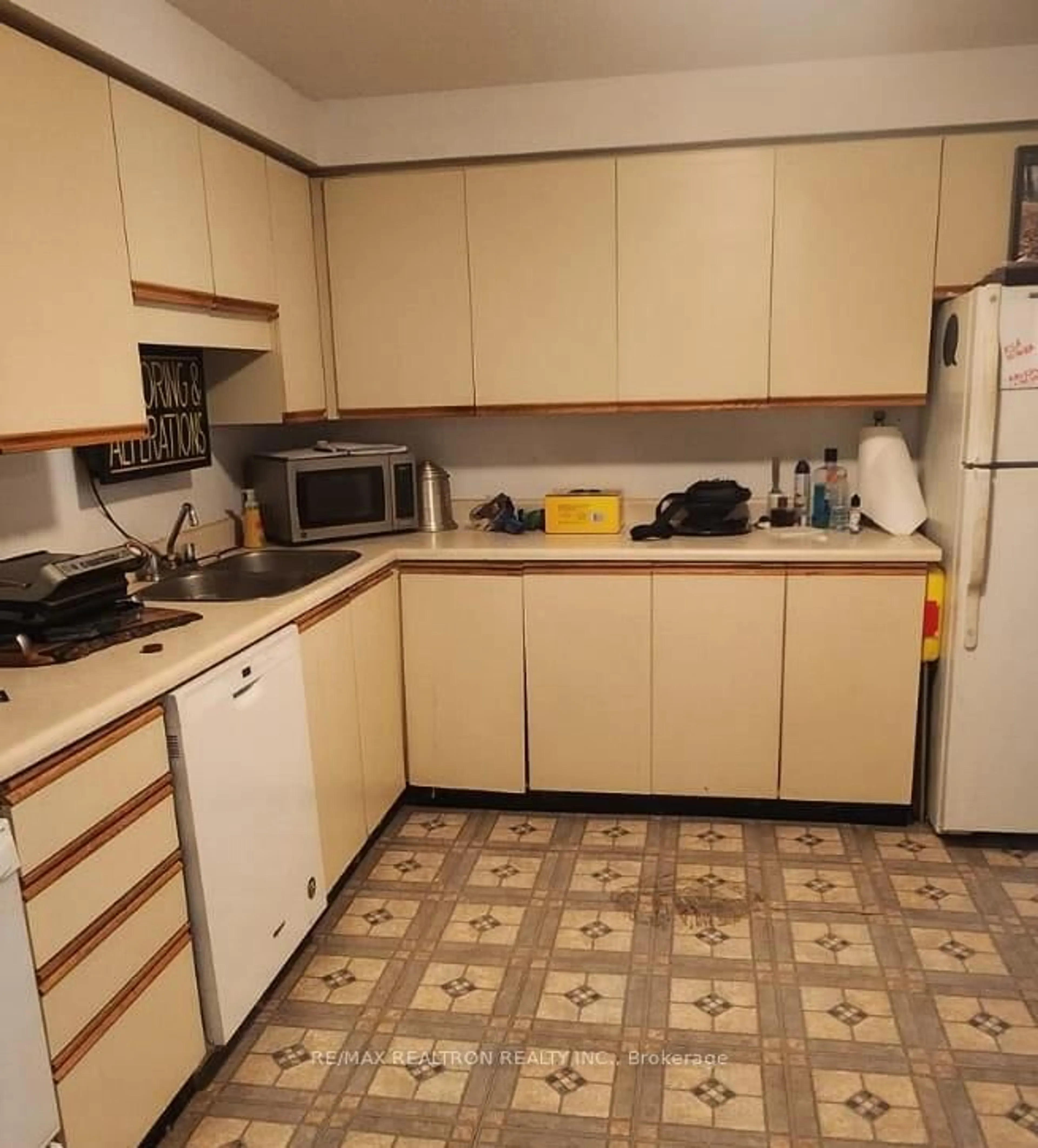 Standard kitchen, unknown for 55 Green Valley Dr #408, Kitchener Ontario N2P 1Z6
