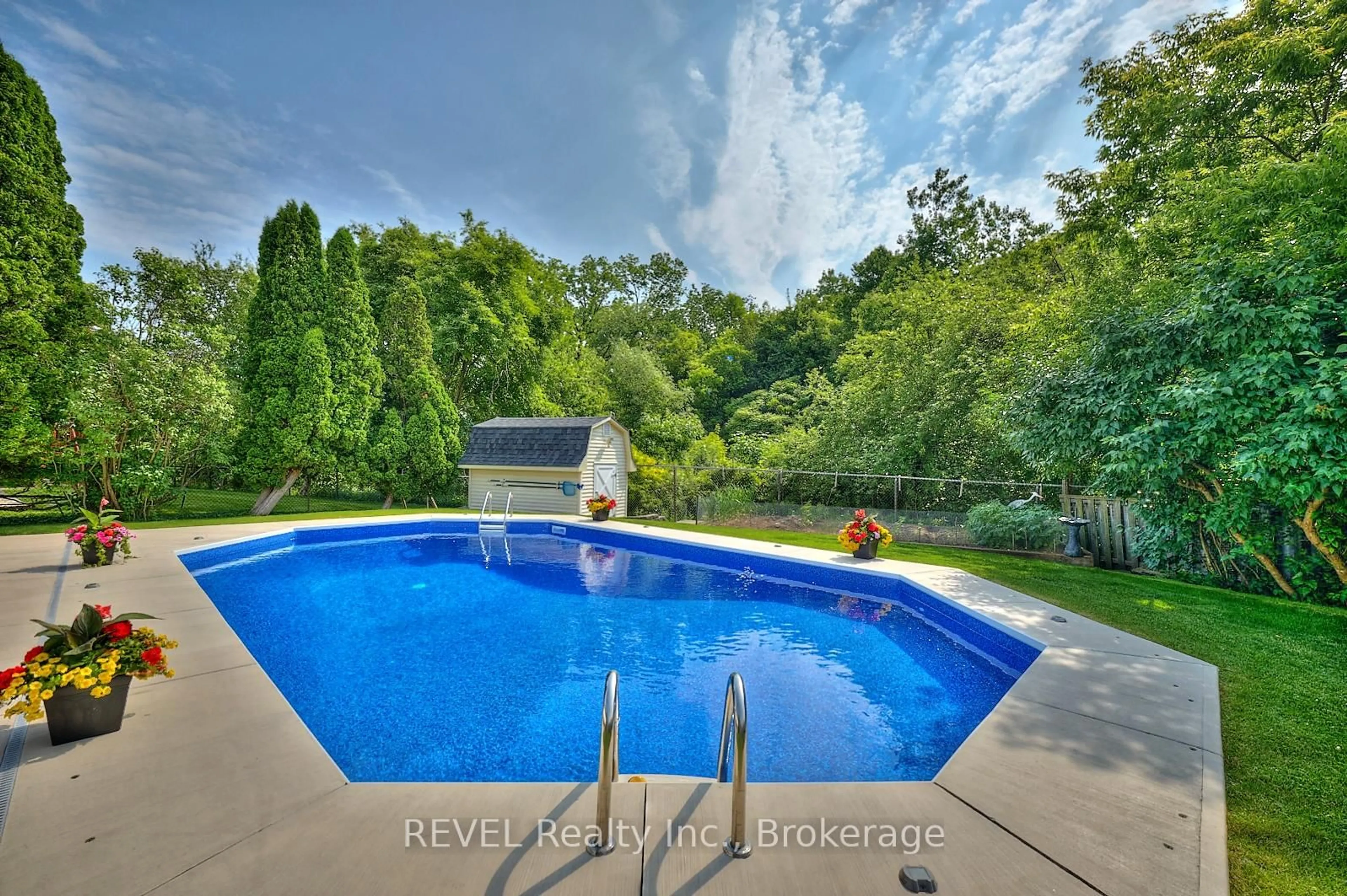 Pool for 6884 Devon Dr, Niagara Falls Ontario L2H 2S9