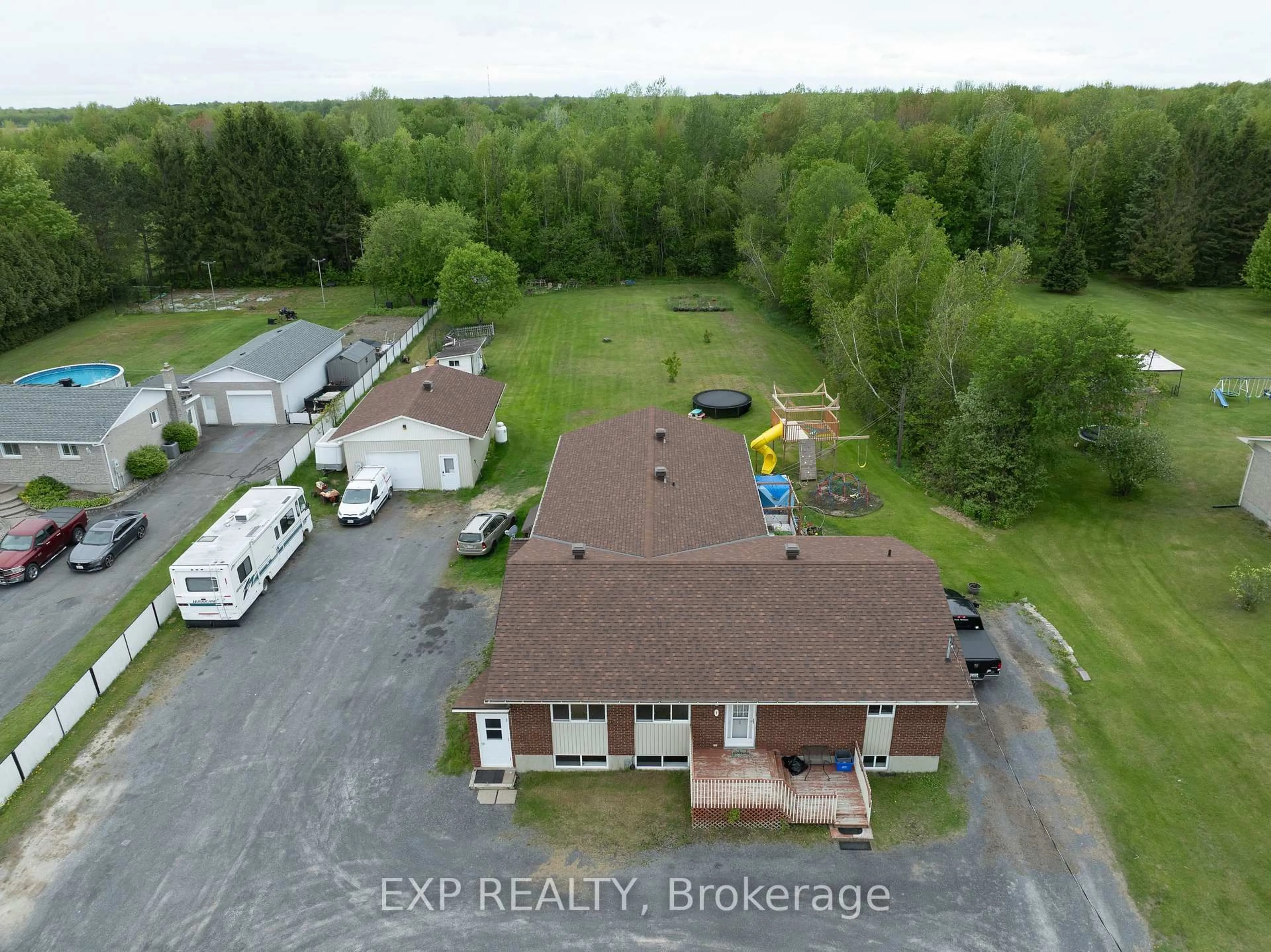 A pic from outside/outdoor area/front of a property/back of a property/a pic from drone, building for 384 Limoges Rd, The Nation Ontario K0A 2M0