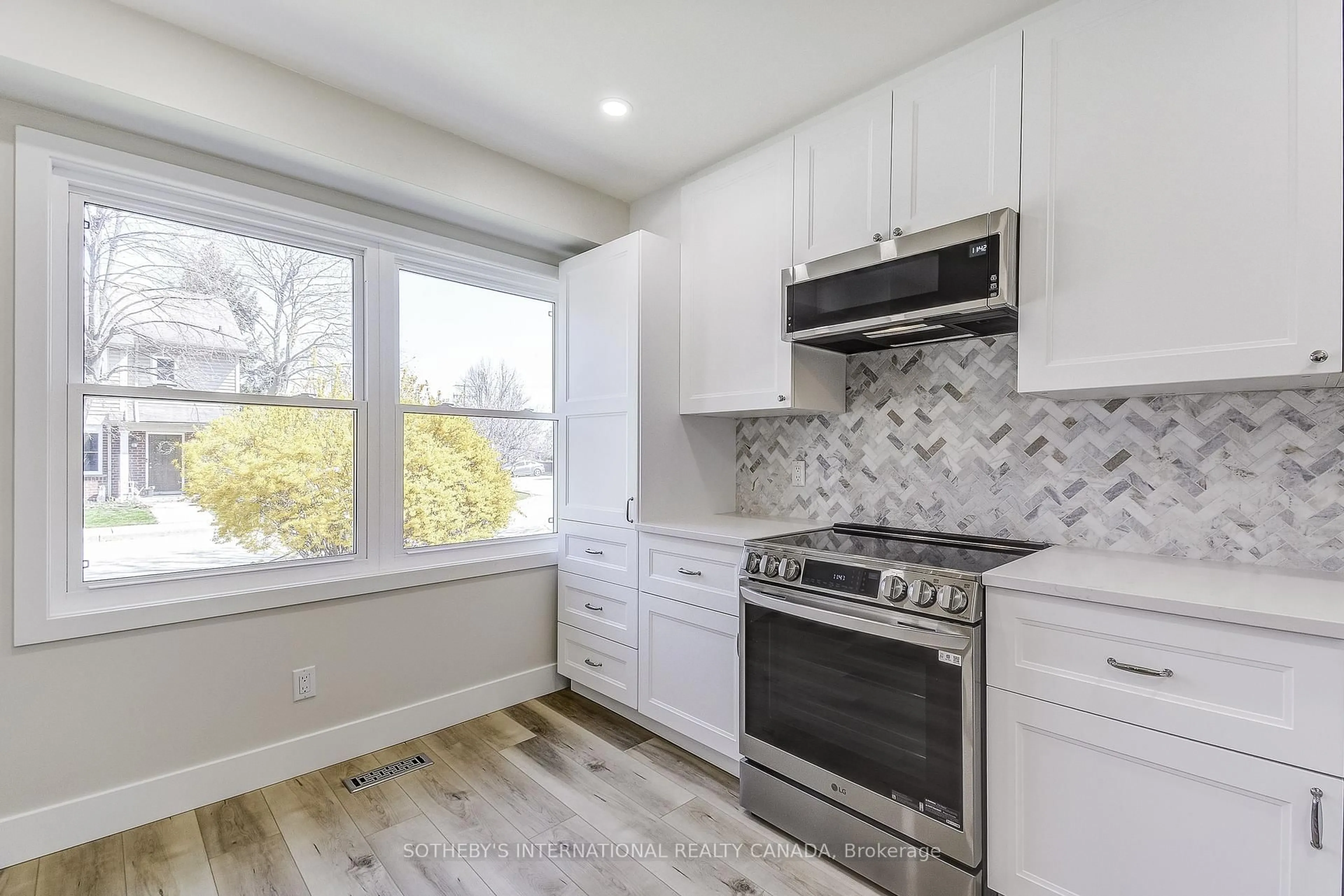 Open concept kitchen, unknown for 55 Kerman Ave #5, Grimsby Ontario L3M 5G2