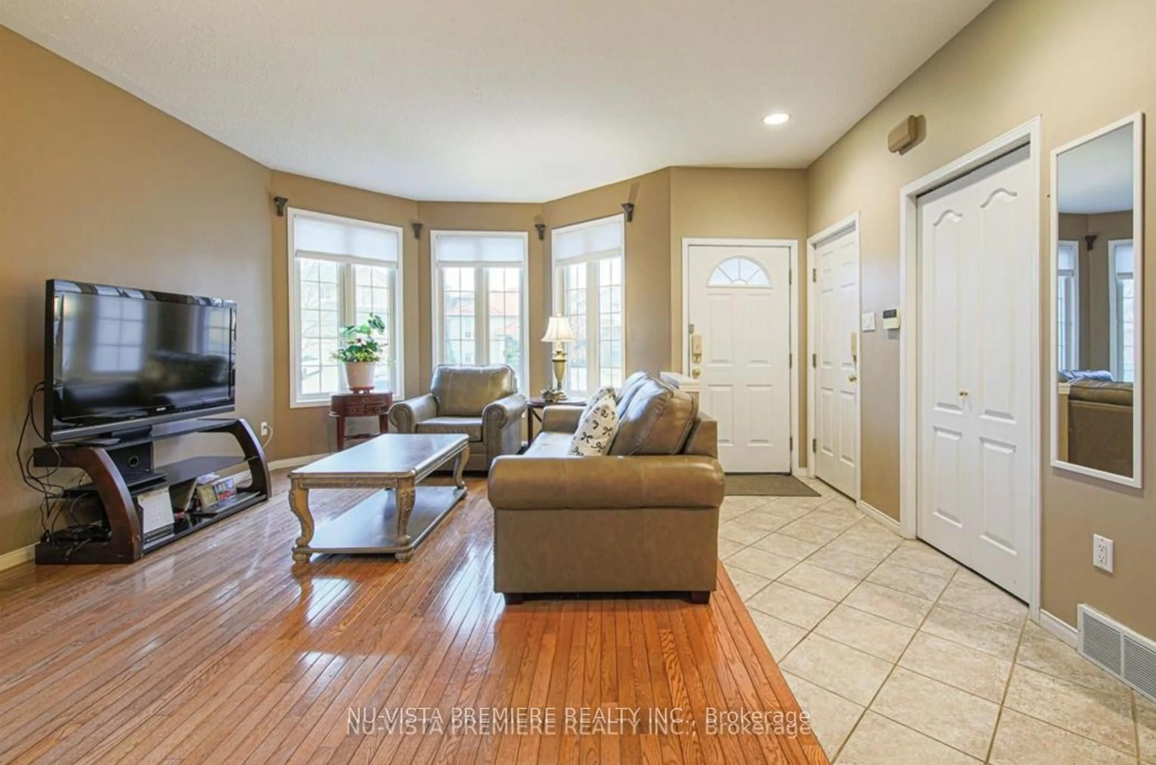 Living room with furniture, unknown for 342 Jonathan St, London South Ontario N5Z 5C8