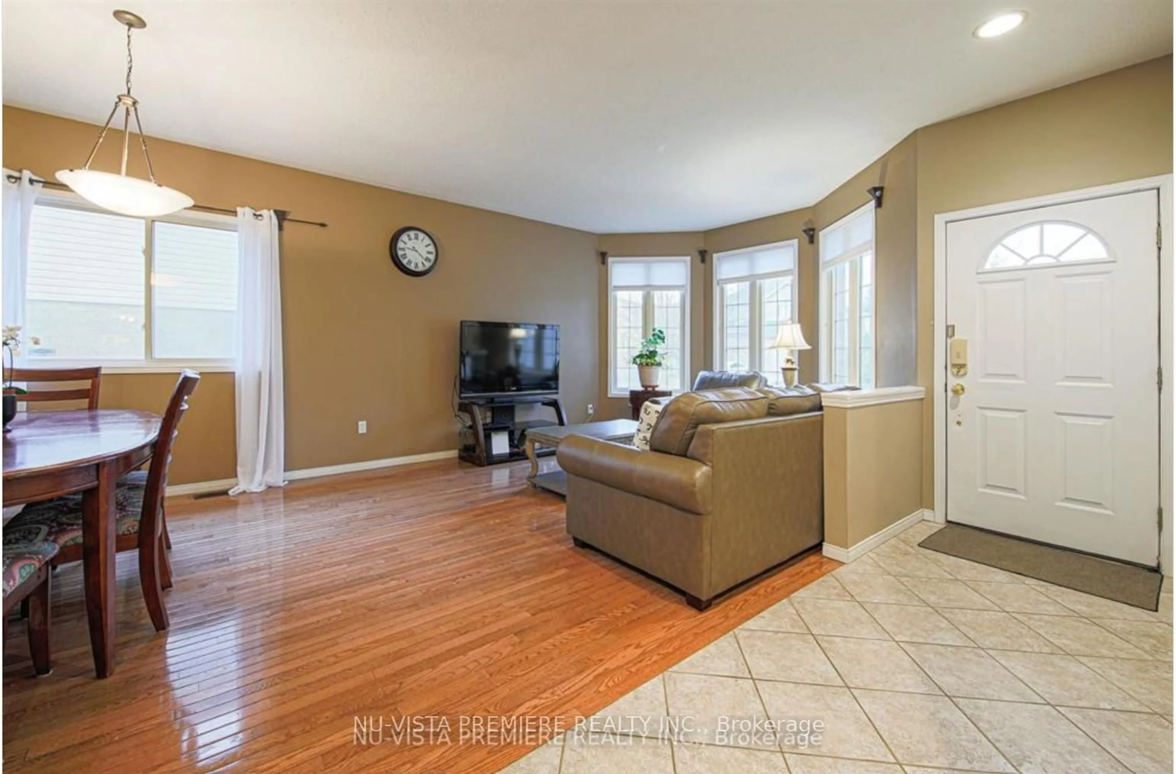 Living room with furniture, unknown for 342 Jonathan St, London South Ontario N5Z 5C8