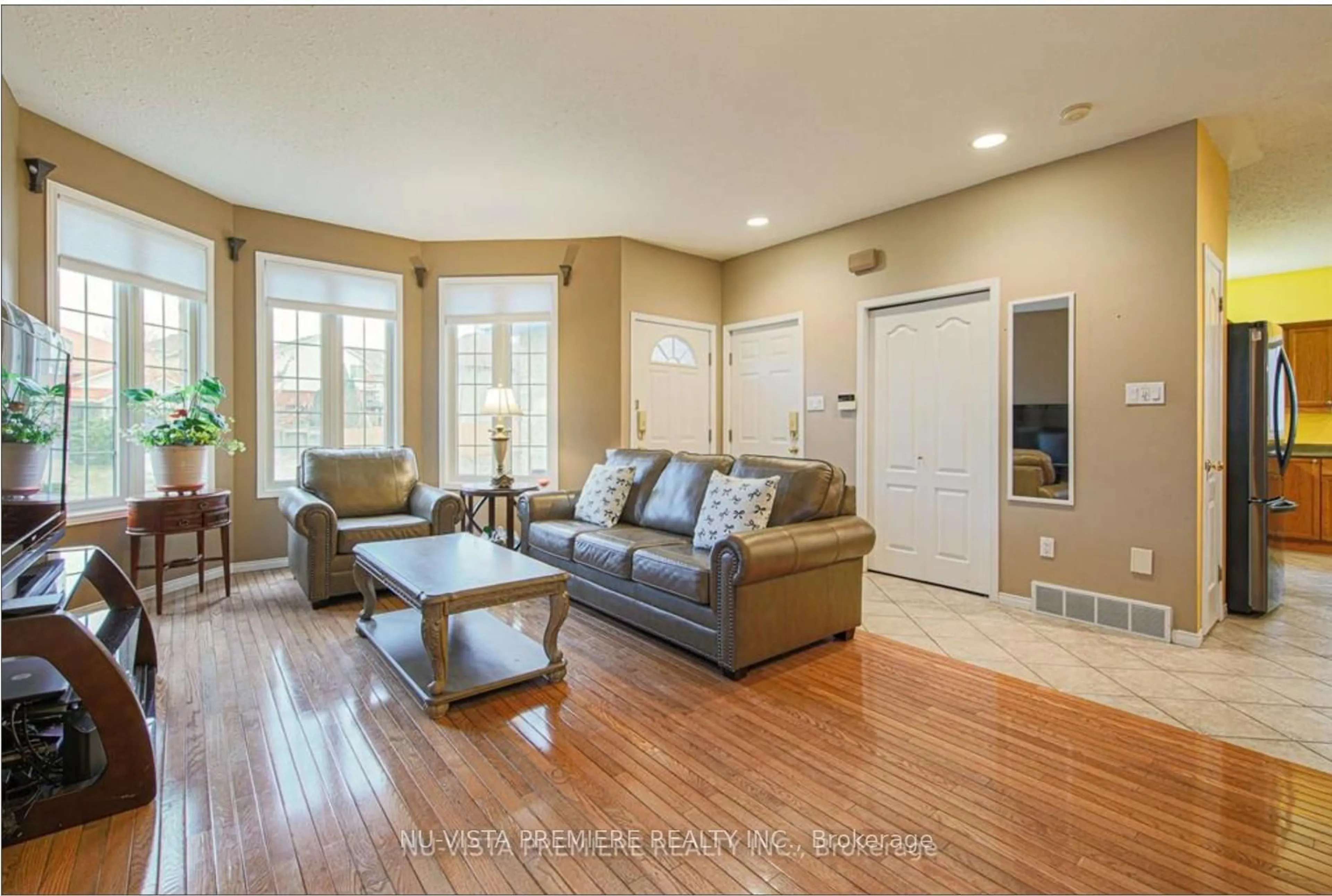 Living room with furniture, unknown for 342 Jonathan St, London South Ontario N5Z 5C8