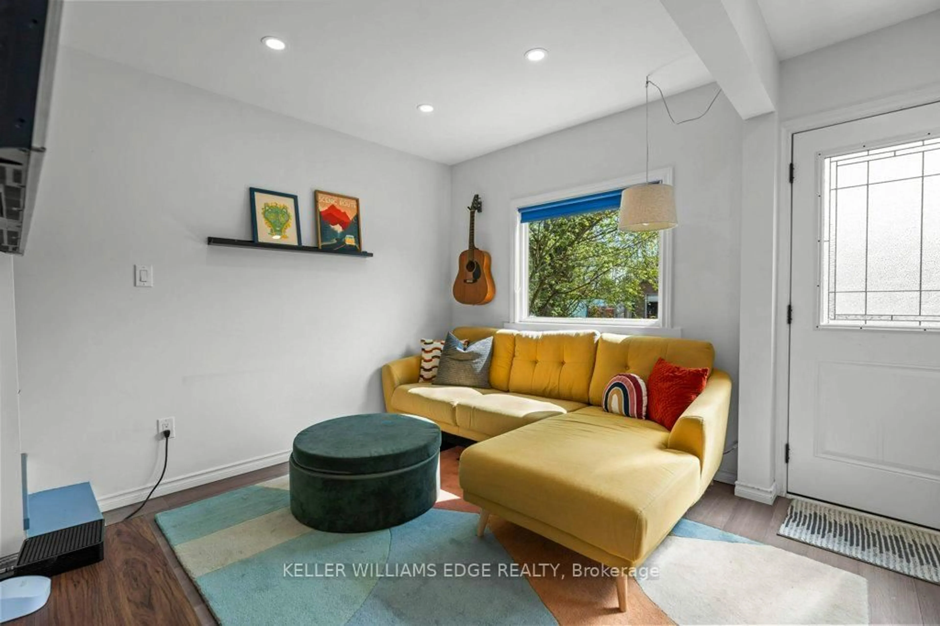 Living room with furniture, unknown for 43 Page St, St. Catharines Ontario L2R 4A6