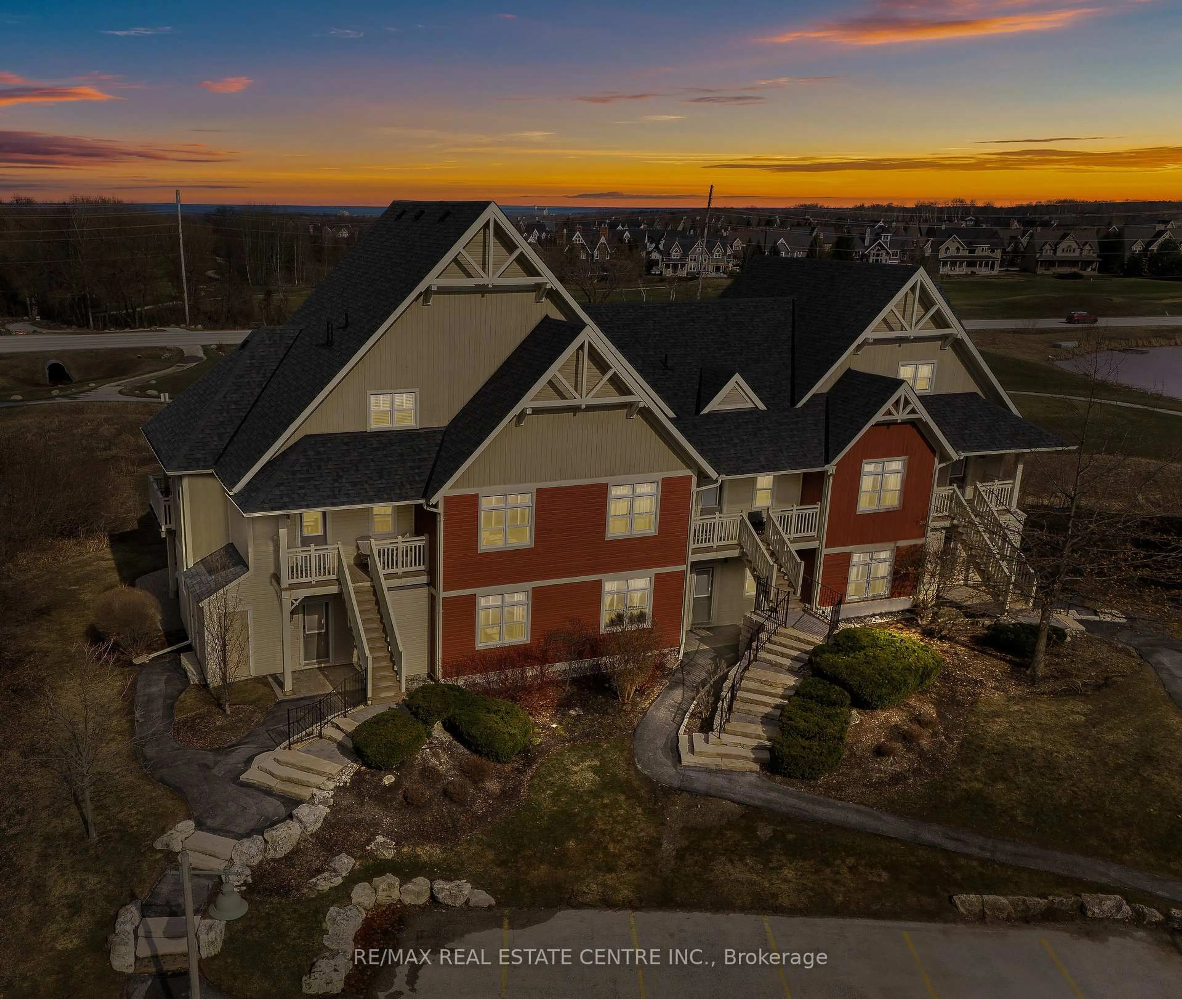A pic from outside/outdoor area/front of a property/back of a property/a pic from drone, unknown for 125 FAIRWAY Crt #228, Blue Mountains Ontario L9Y 0P8
