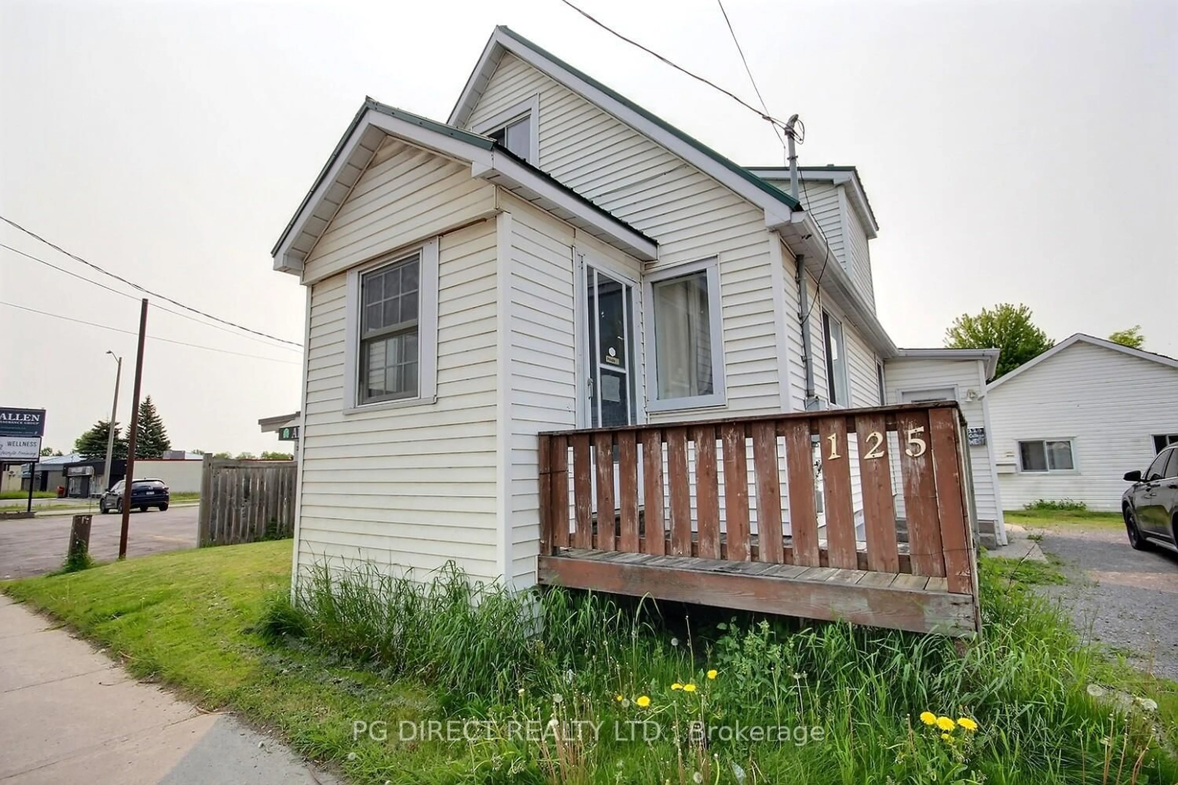 Shed for 125 College St, Belleville Ontario K8P 2G3