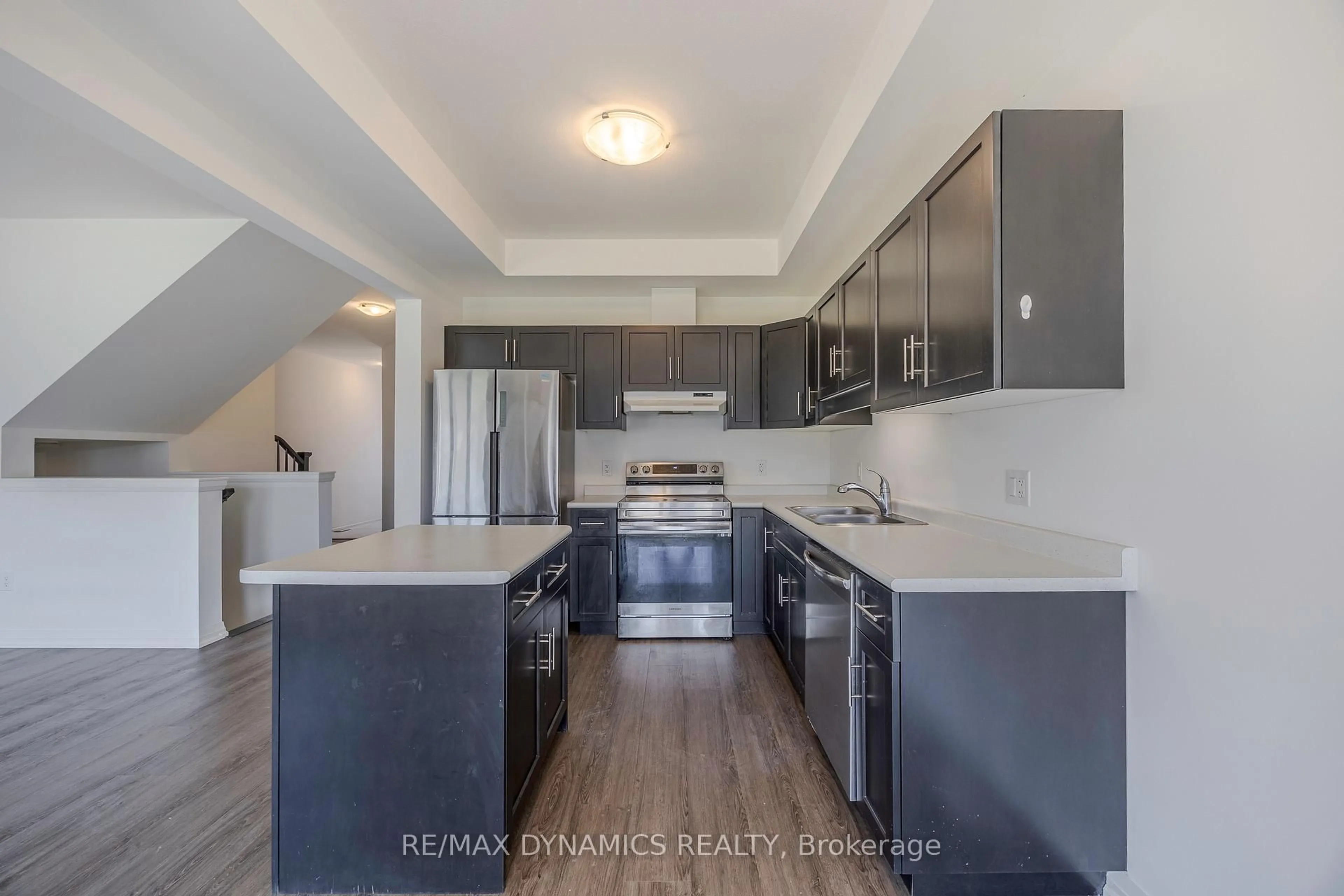 Open concept kitchen, ceramic/tile floor for 249 BUR OAK Dr, Thorold Ontario L2V 0L7
