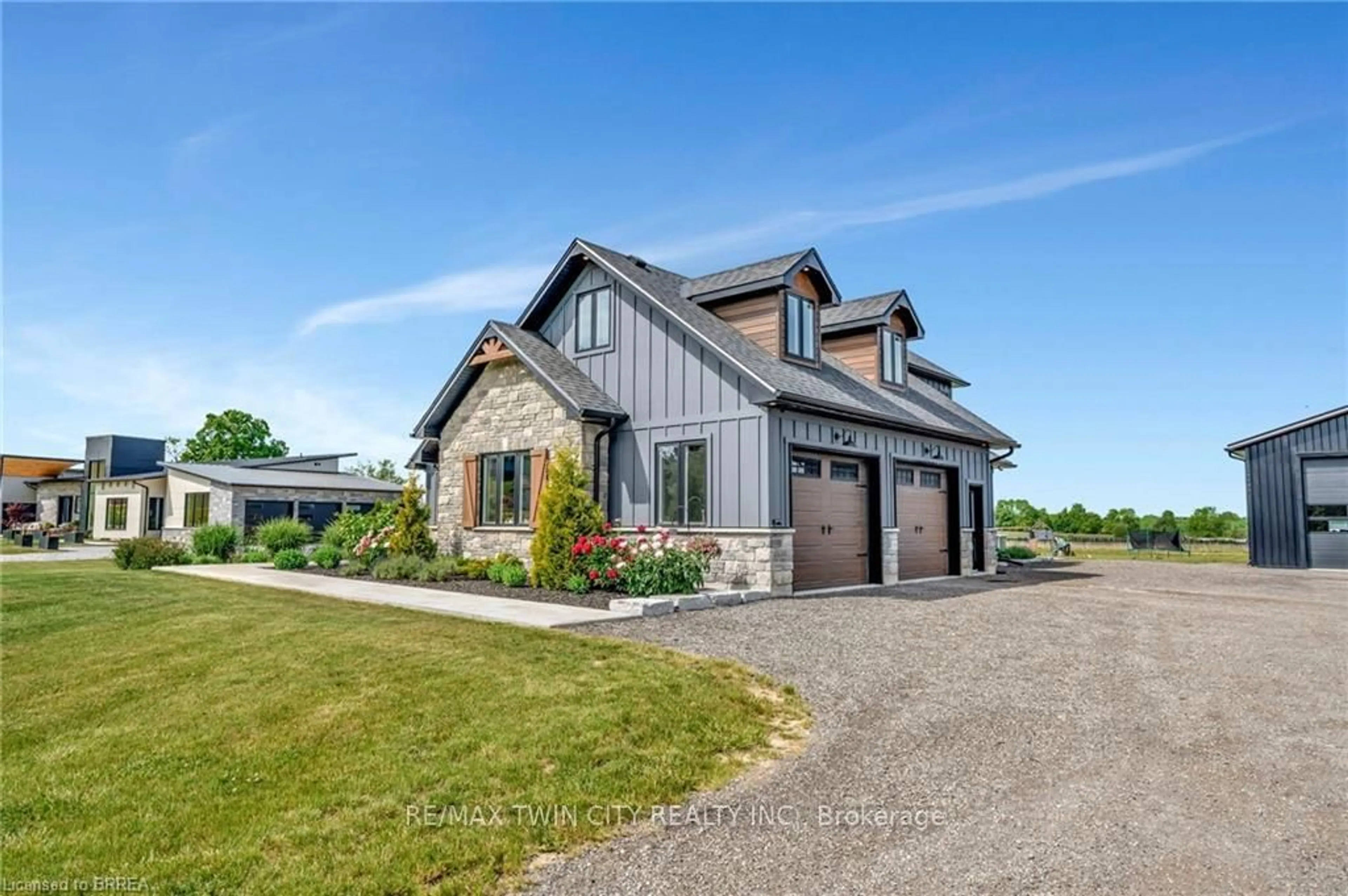 Home with brick exterior material, street for 61 Hammond Rd, Brantford Ontario N3T 5L4